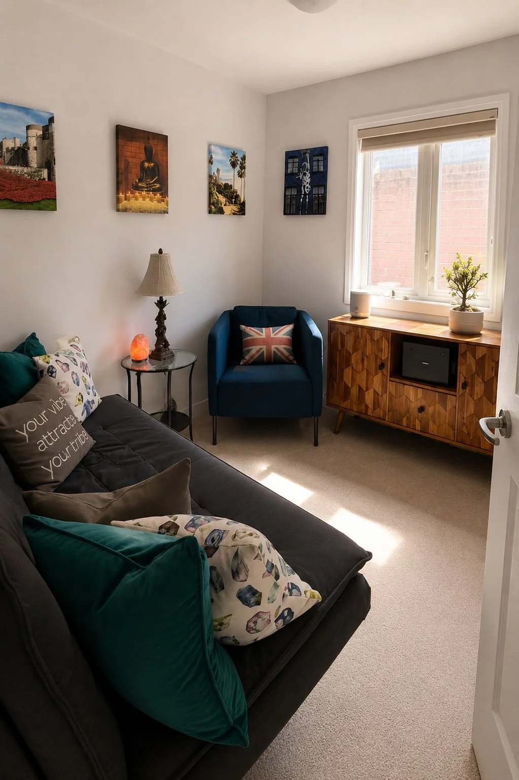 Comfortable private reading space in Lewis Mabee’s Woodstock, Ontario office for in-person psychic readings.