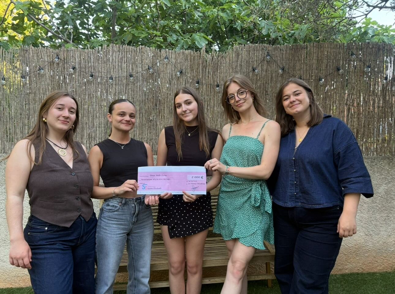 Un &eacute;lan de solidarit&eacute; au service d&rsquo;une belle cause !

Cette ann&eacute;e, gr&acirc;ce &agrave; la g&eacute;n&eacute;rosit&eacute; des &eacute;l&egrave;ves et de toute la communaut&eacute; &eacute;ducative, l&rsquo;op&eacute;ration