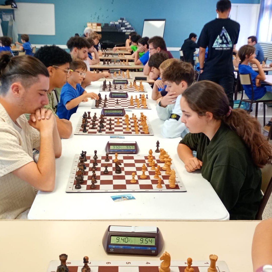 Notre &eacute;quipe de joueurs d&rsquo;&eacute;checs, de la 6&deg; &agrave; la 3&deg;, a particip&eacute; samedi 24 mai 2025 &agrave; l&rsquo;open de Cassis. 
Mohamed K. a fini premier des minimes.
Un grand bravo &agrave; vous.