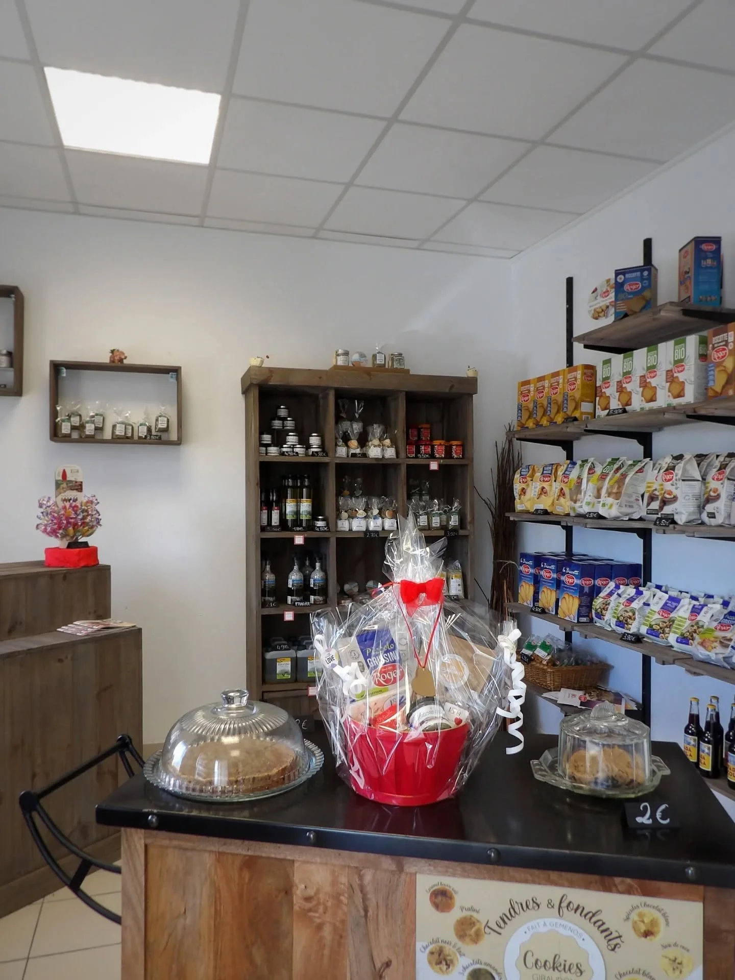 Nouveau : le magasin p&eacute;dagogique ouvre ses portes au lyc&eacute;e Sainte Elisabeth. 🤩 

Faites-vous plaisir avec des produits locaux de qualit&eacute; : huile d'olive, cookies maison, biscottes Roger, calissons d'Aix, savons de Marseille... I