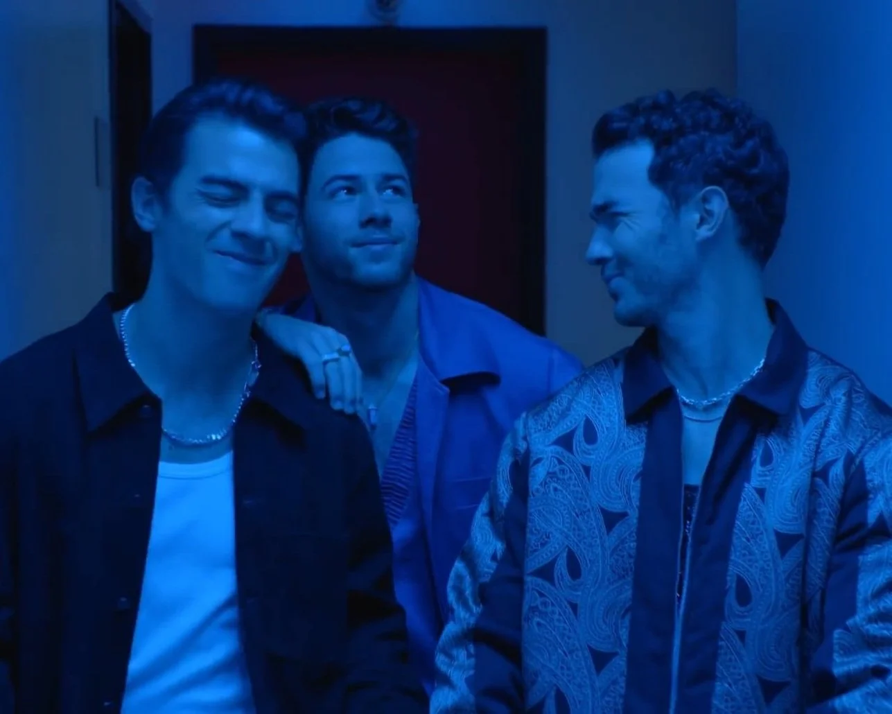   NETFLIX   Jonas Brothers Family Roast Promo  