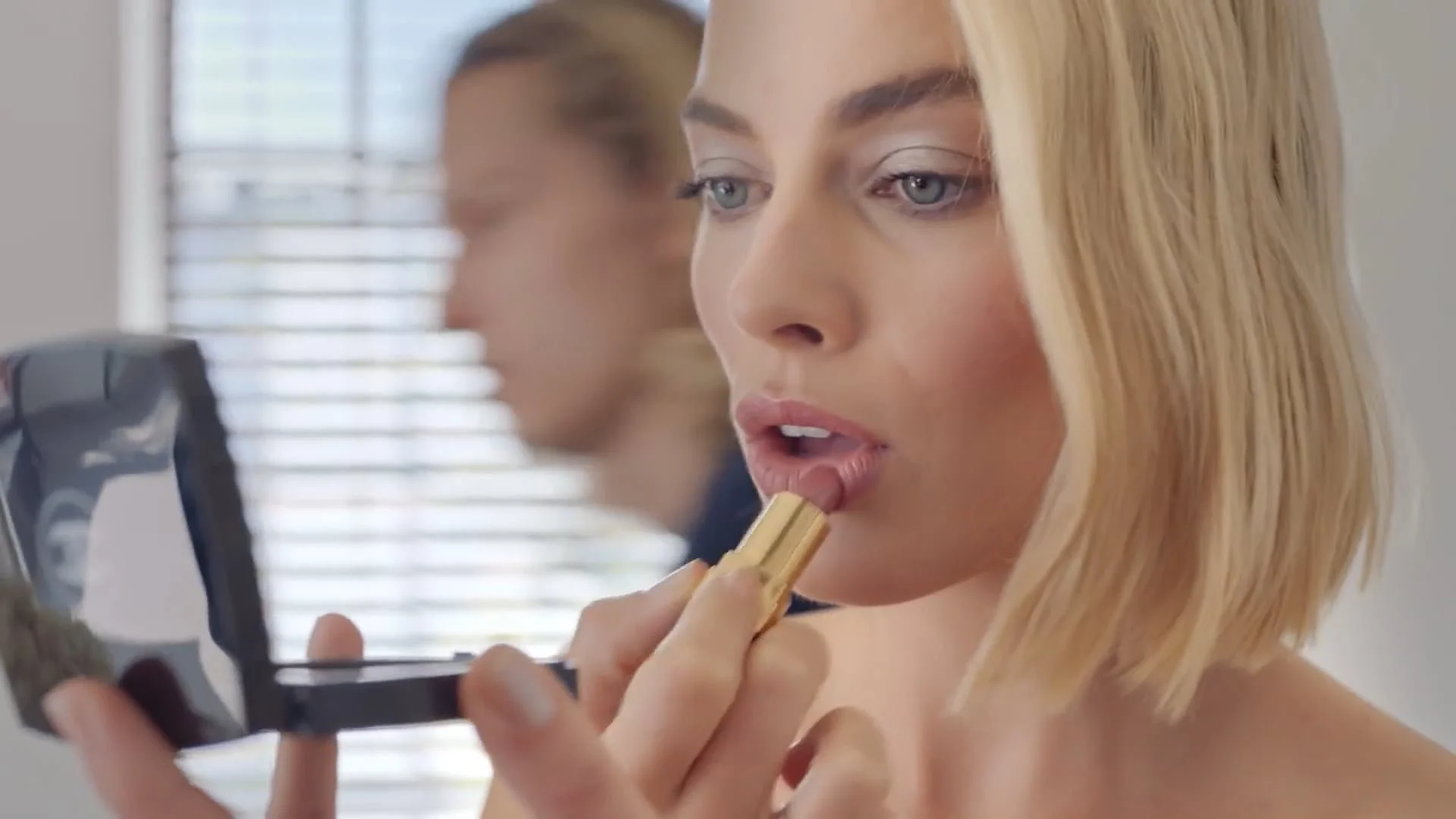   CHANEL   Margo Robbie at the Oscars  