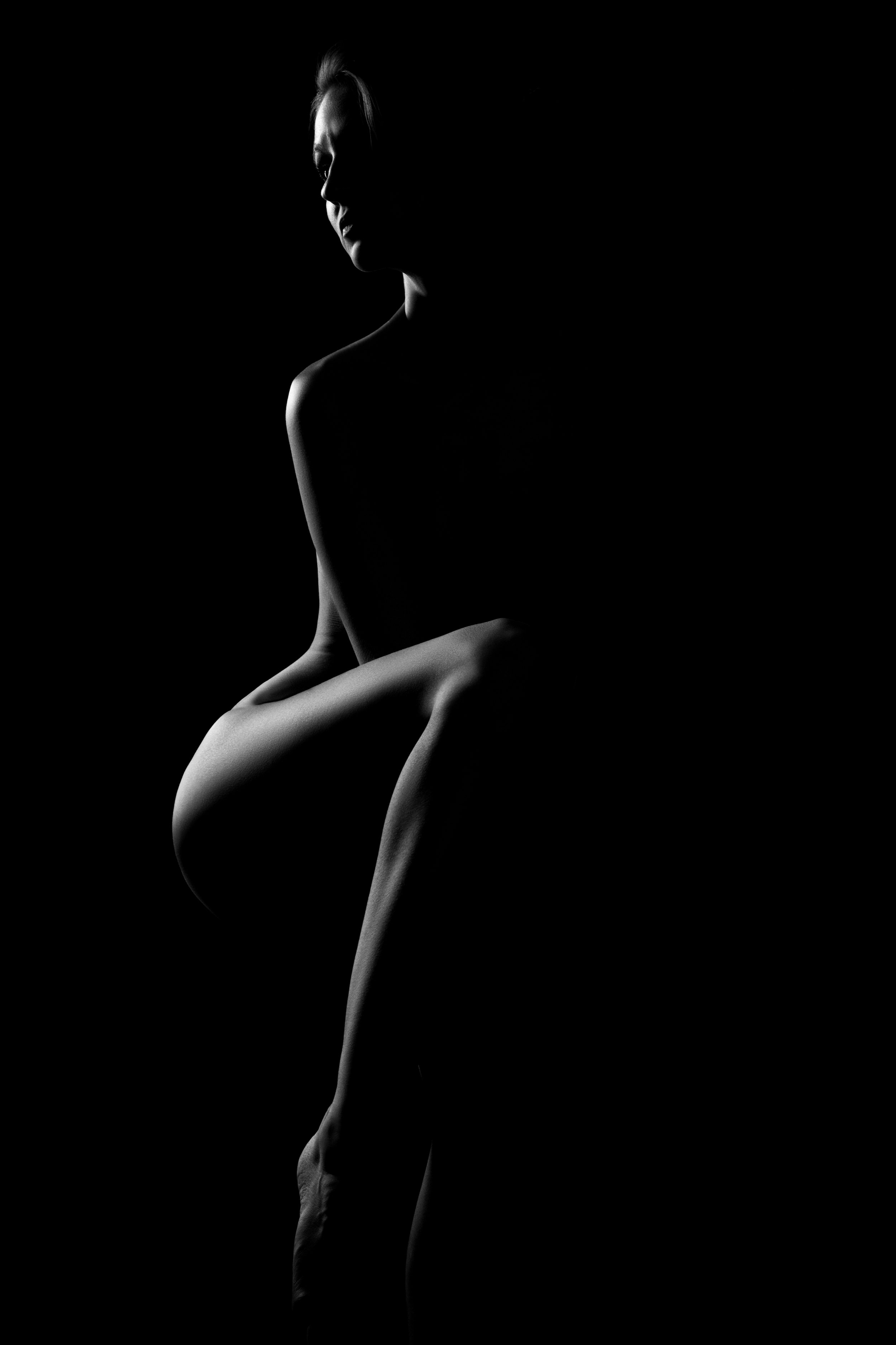 eleonora-barna-human-art-noir-silhouette-portrait-3.jpg