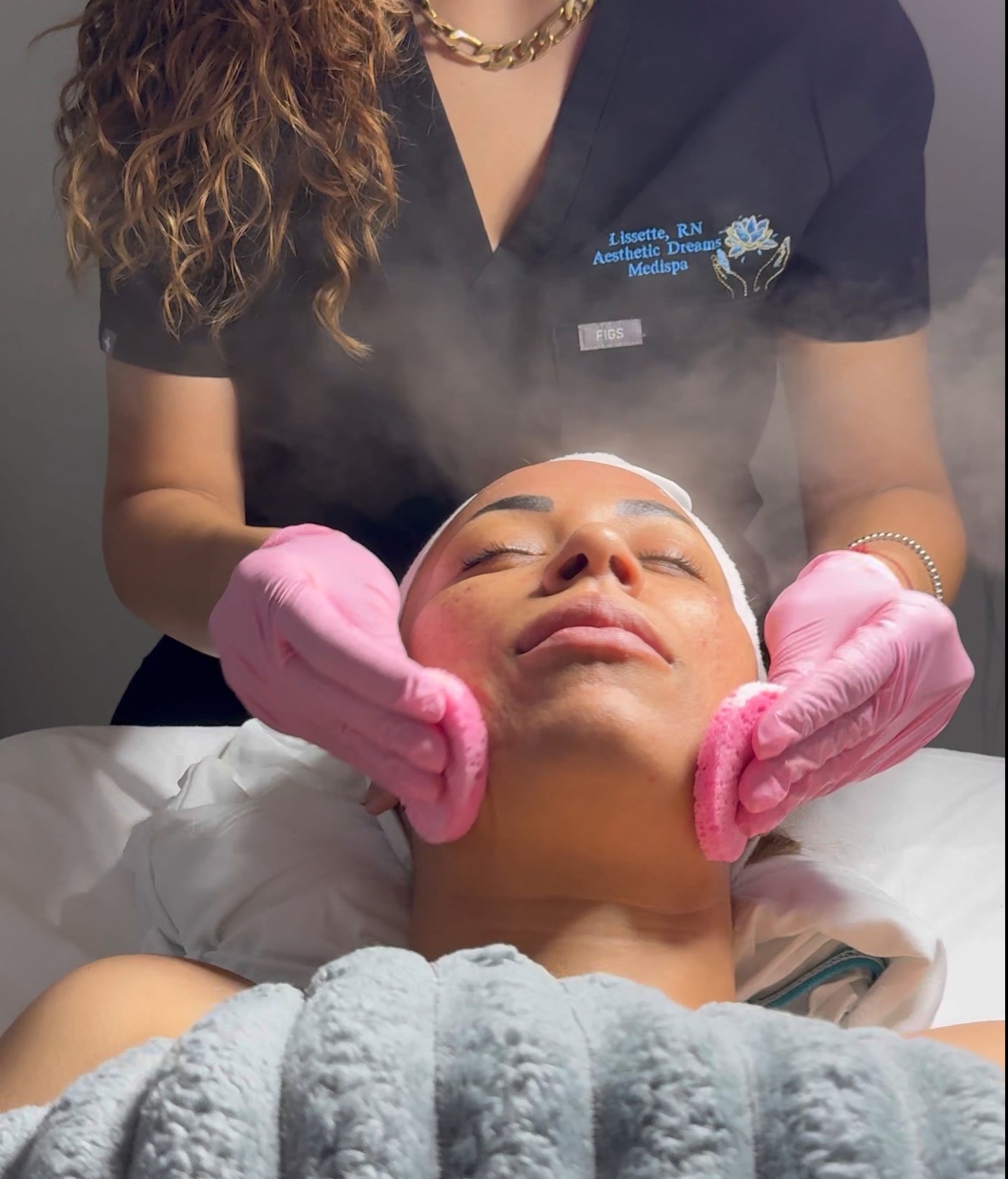 Glow Into Summer: The Magic of Hydrating Facials for Radiant Spring Skin