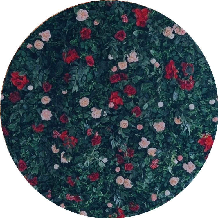 Photo booth background option featuring a lush green hedge design. This backdrop displays a dense, vibrant leaf pattern that mimics a natural hedge wall, providing a fresh, outdoor-inspired look suitable for garden or nature-themed events.