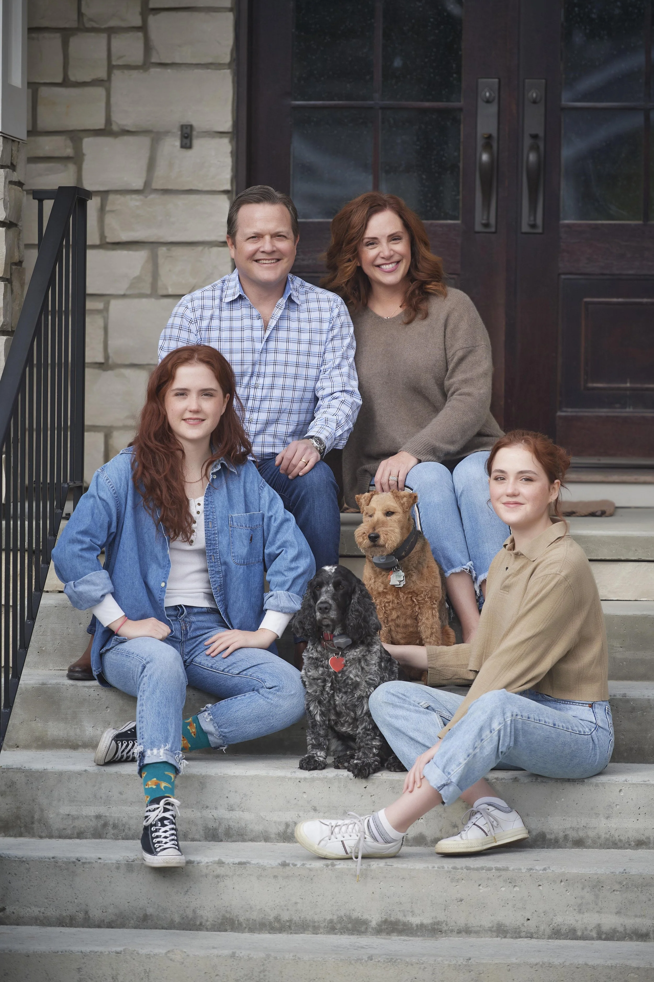 outdoor family portrait on front steps
