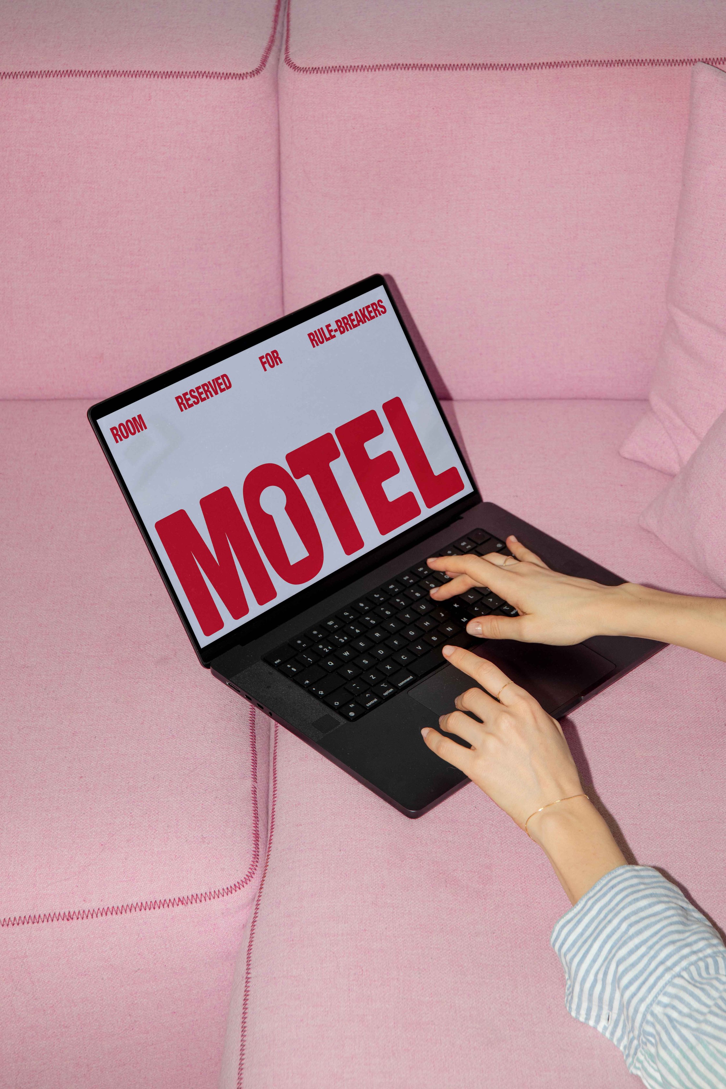 FORMAT_MOTEL_LAPTOP_03.jpg