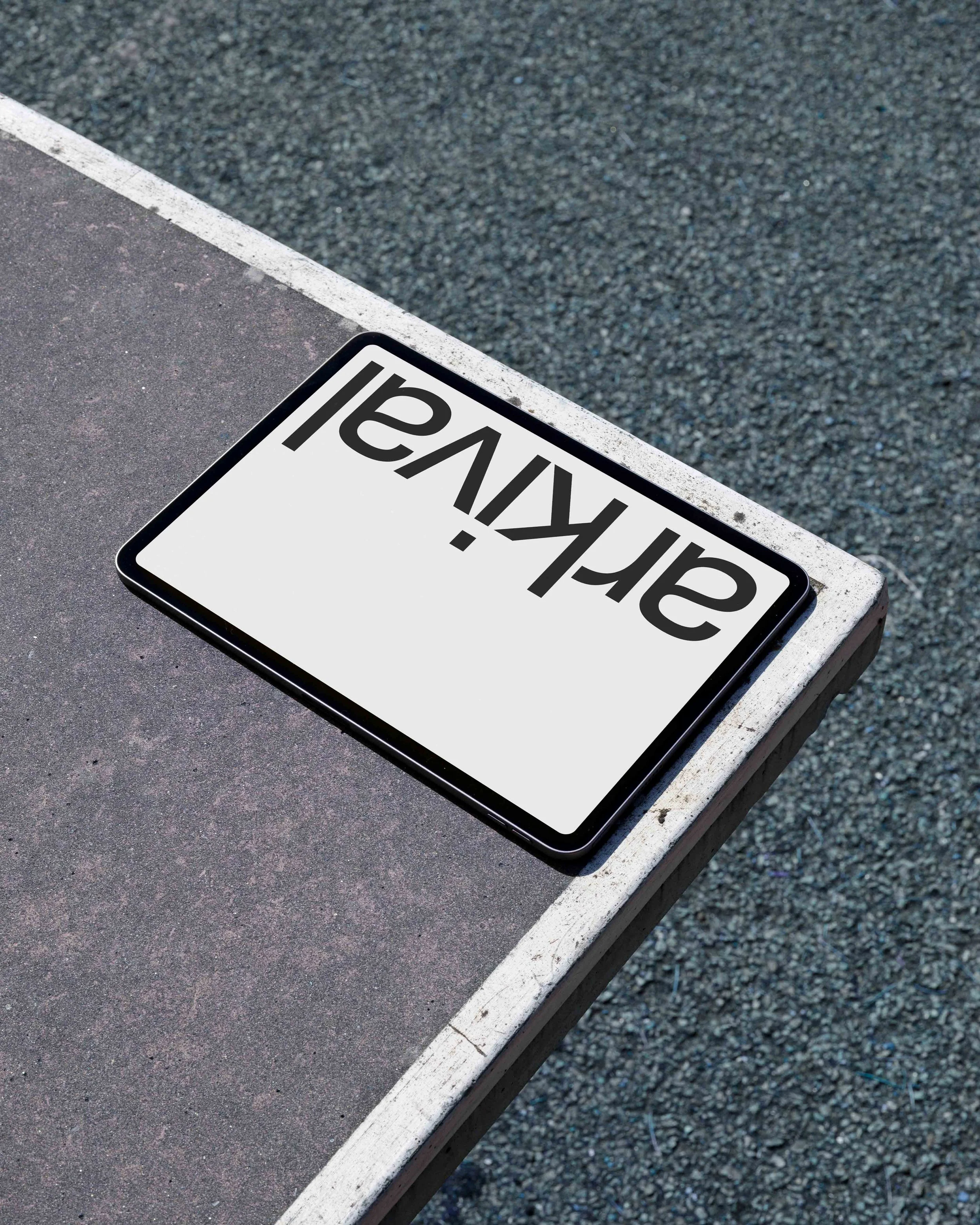 ARKIVAL_B2_IPAD_01_1.jpg