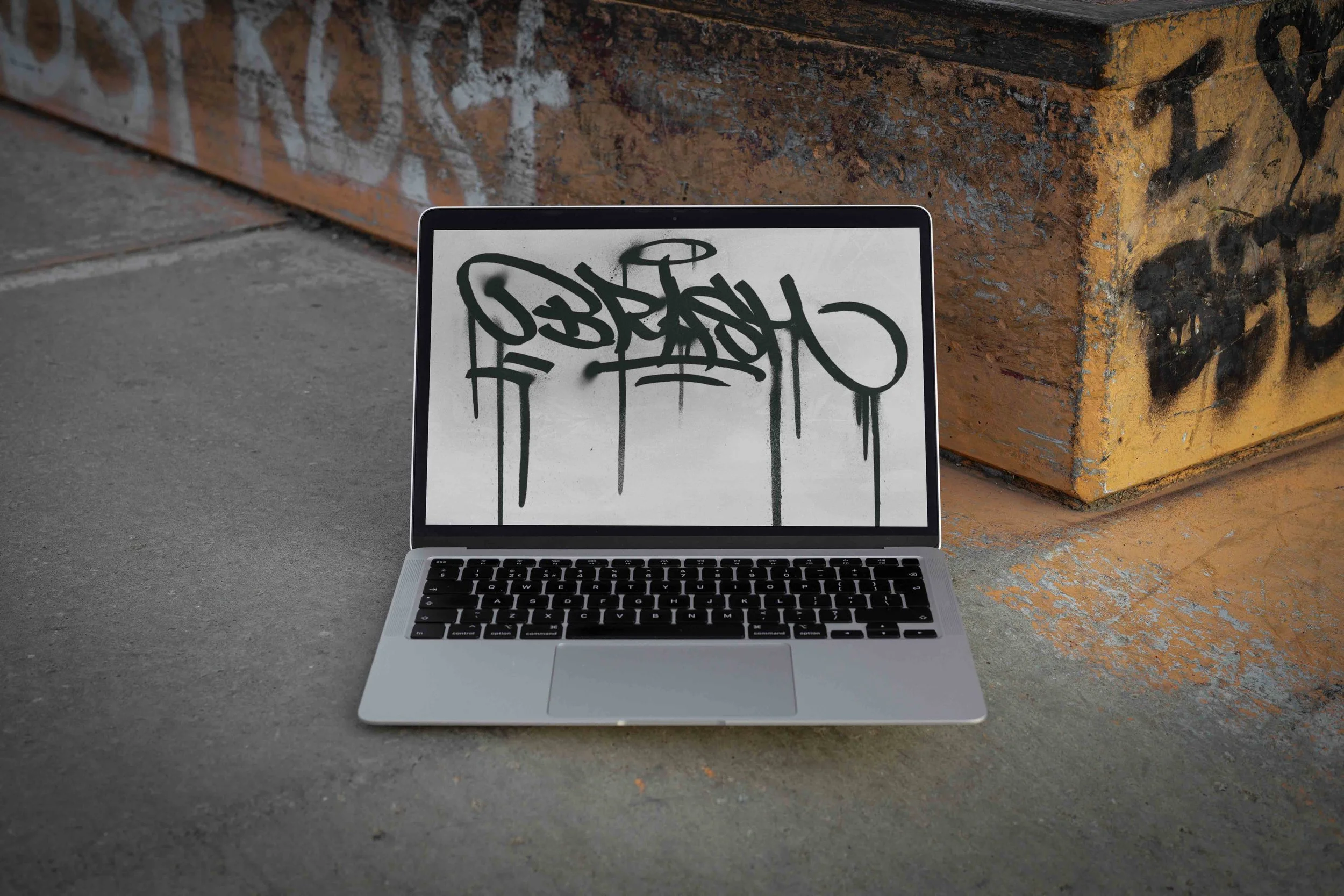 ARKIVAL_BRASH_MACBOOK_02.jpg