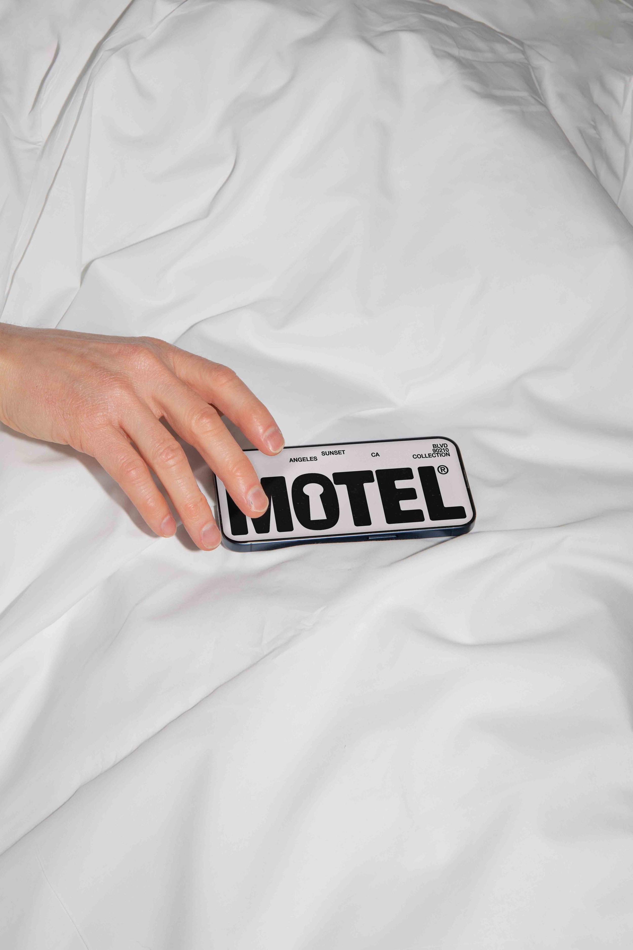 ARKIVAL_MOTEL_SMARTPHONE_01.jpg