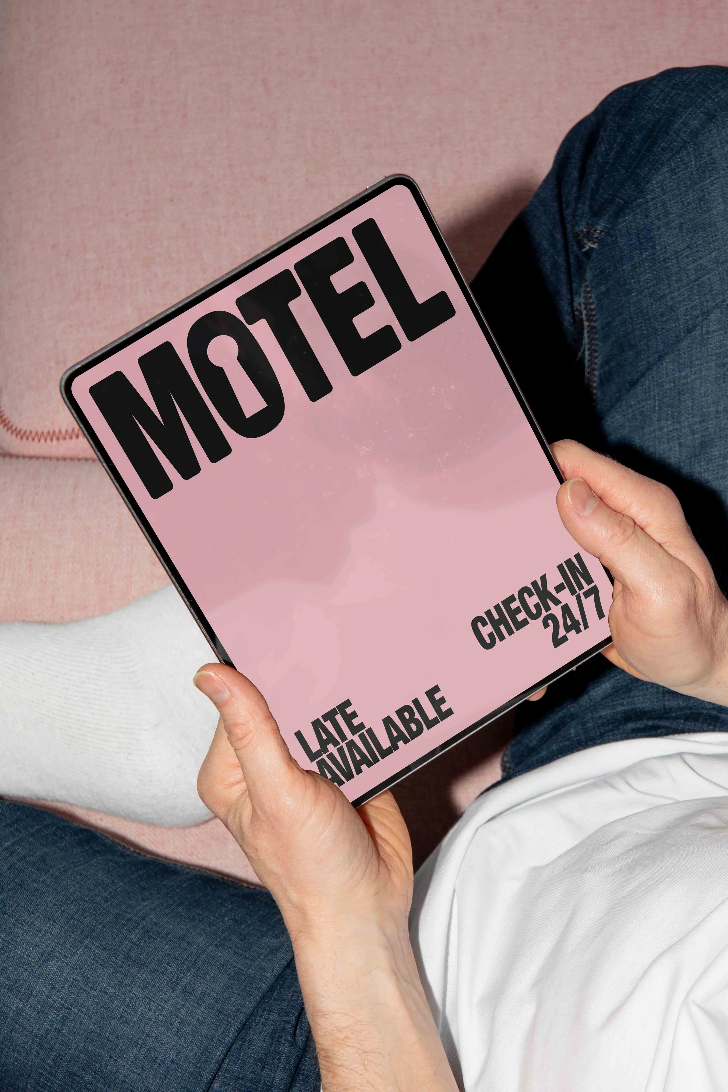 ARKIVAL_MOTEL_TABLET_01.jpg