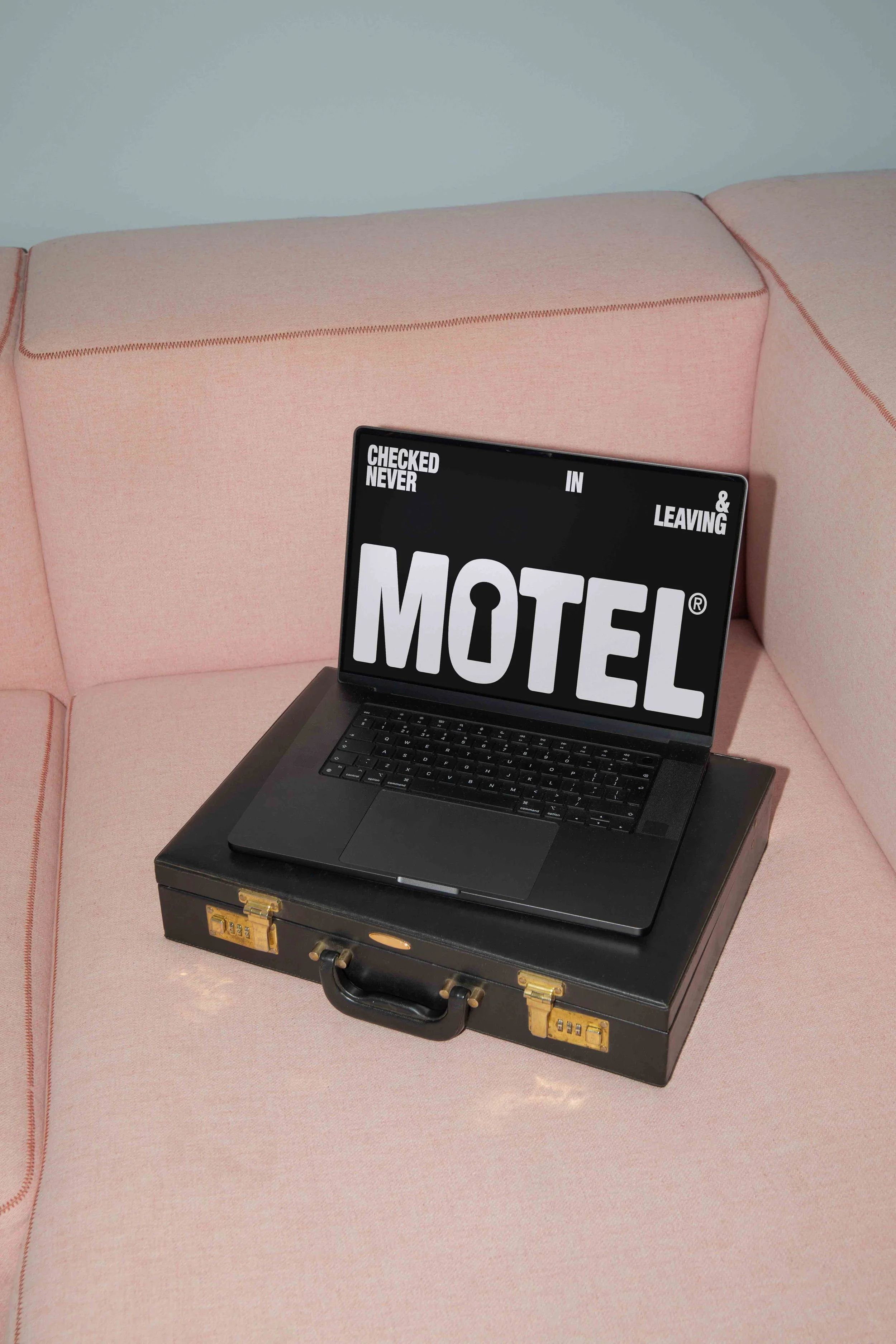 ARKIVAL_MOTEL_LAPTOP_05.jpg