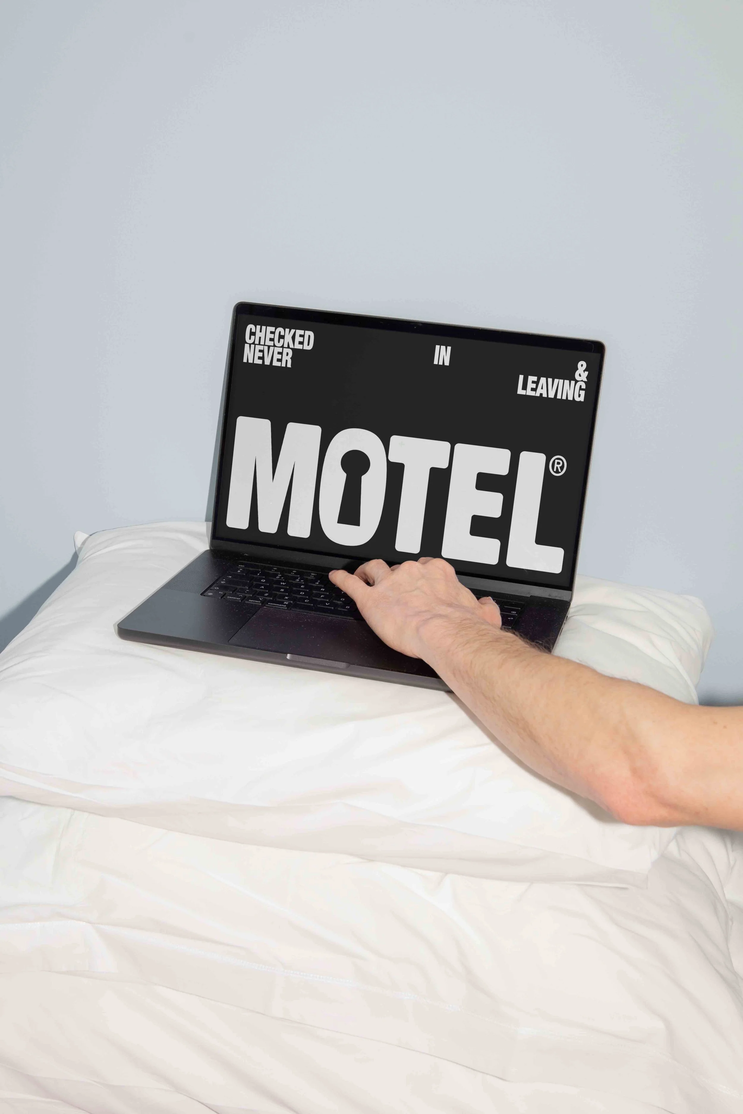 ARKIVAL_MOTEL_LAPTOP_06.jpg