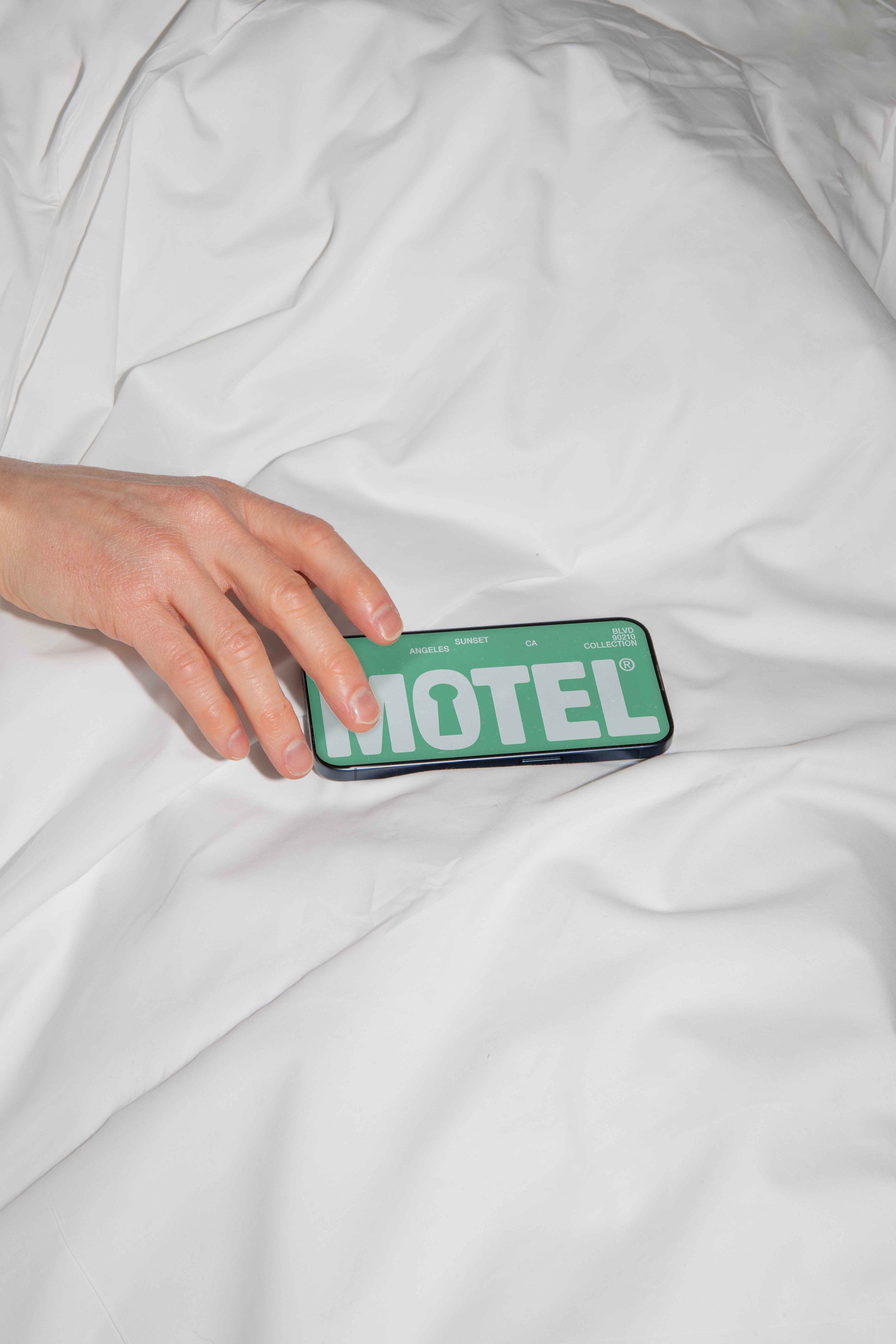 FORMAT_MOTEL_SMARTPHONE_01d.jpg