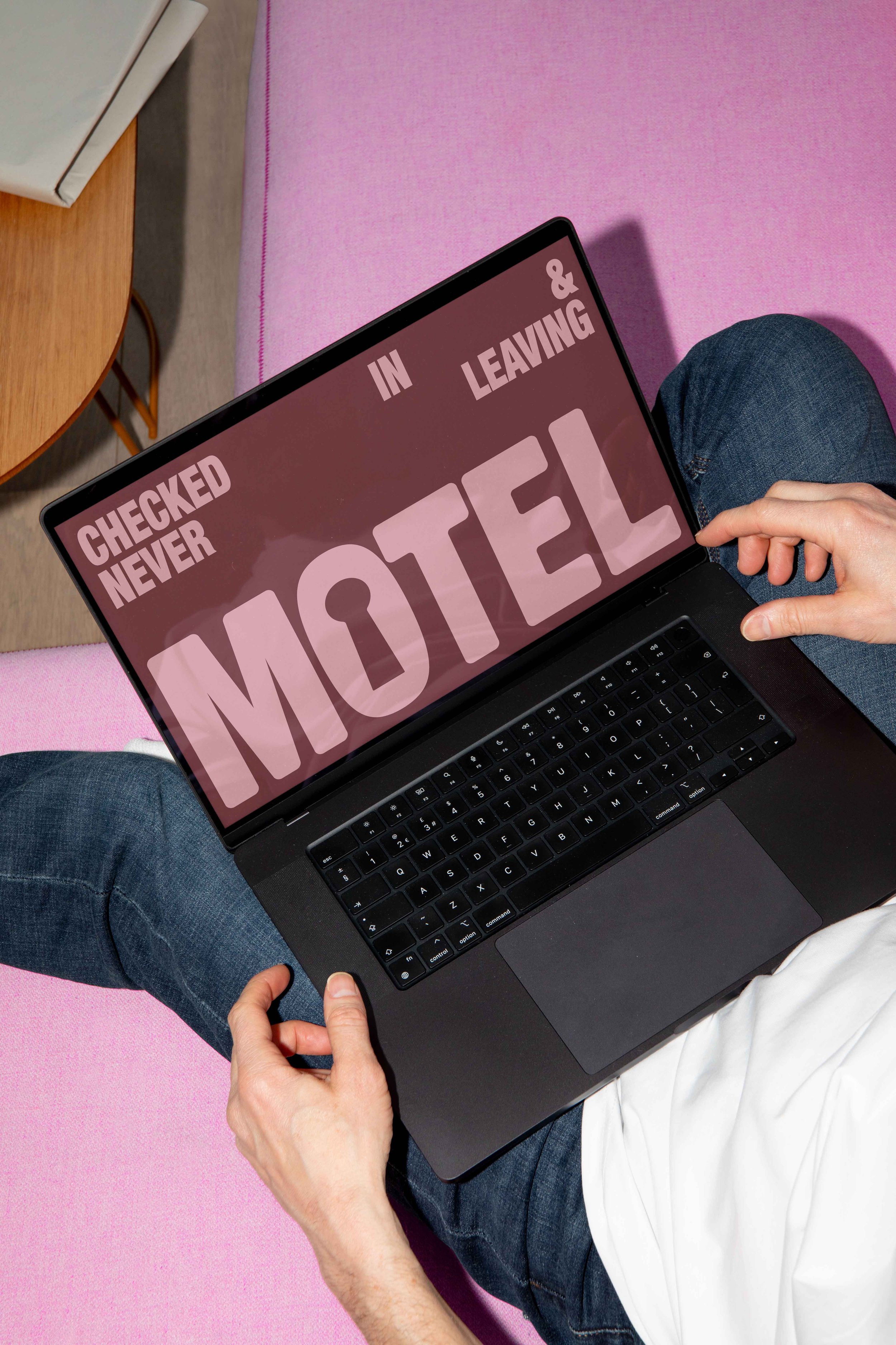 FORMAT_MOTEL_LAPTOP_01c.jpg