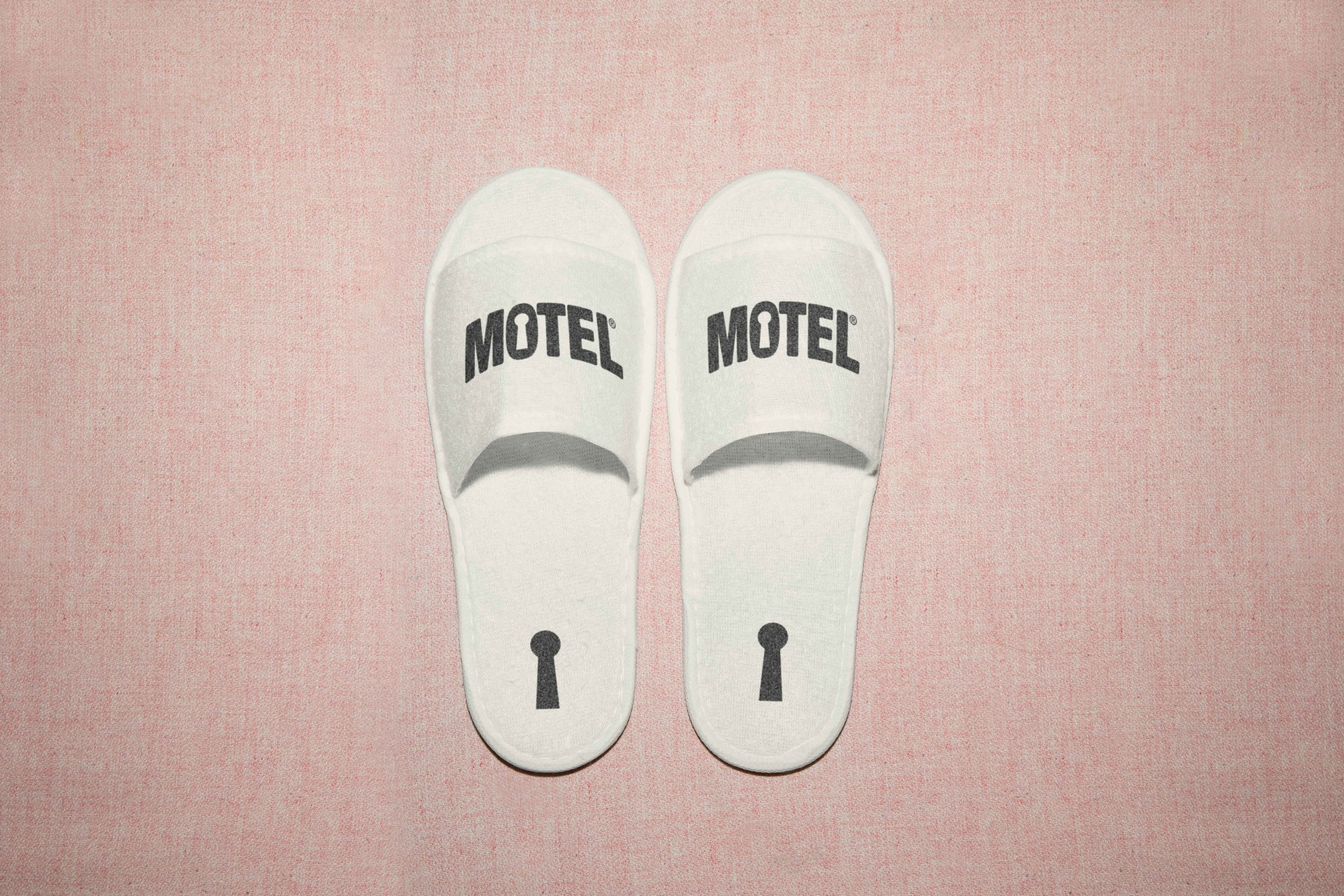 MOTEL SLIPPERS 01