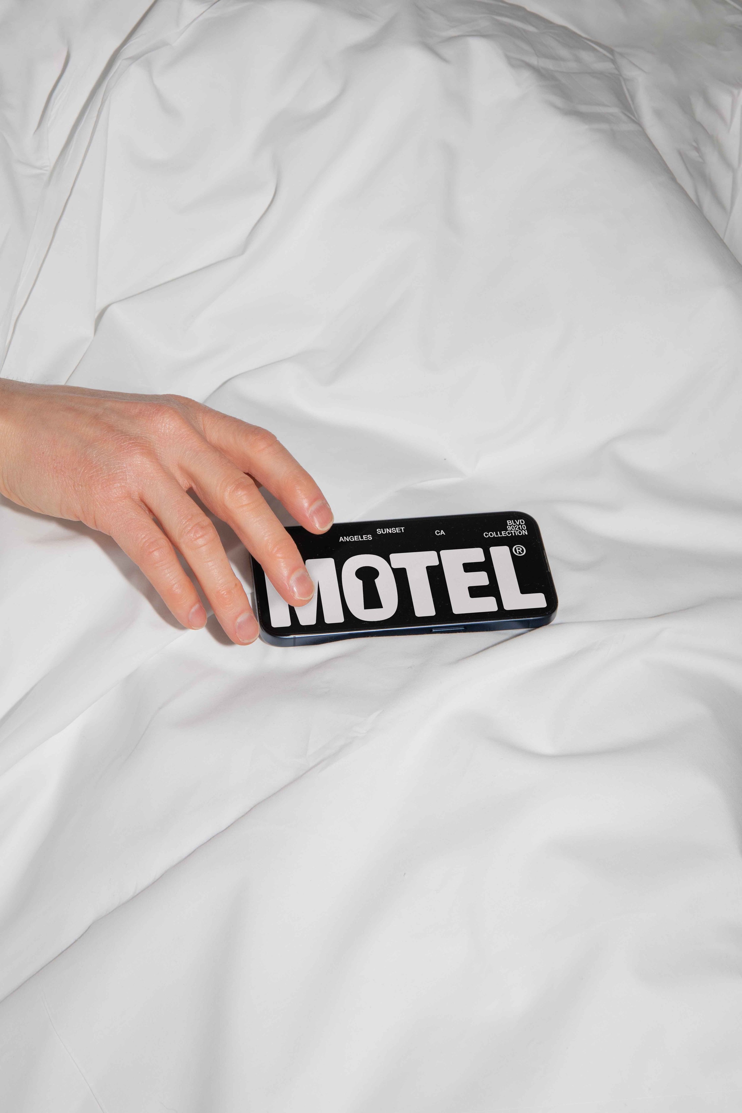 FORMAT_MOTEL_SMARTPHONE_01e.jpg