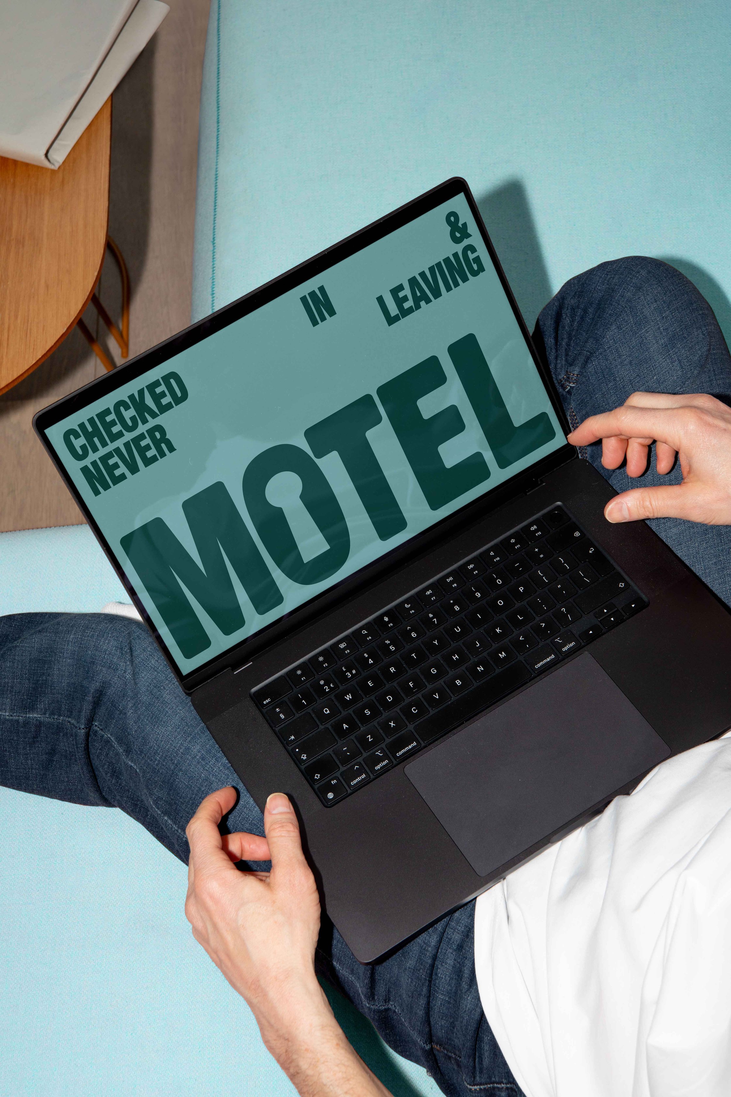 FORMAT_MOTEL_LAPTOP_01d.jpg