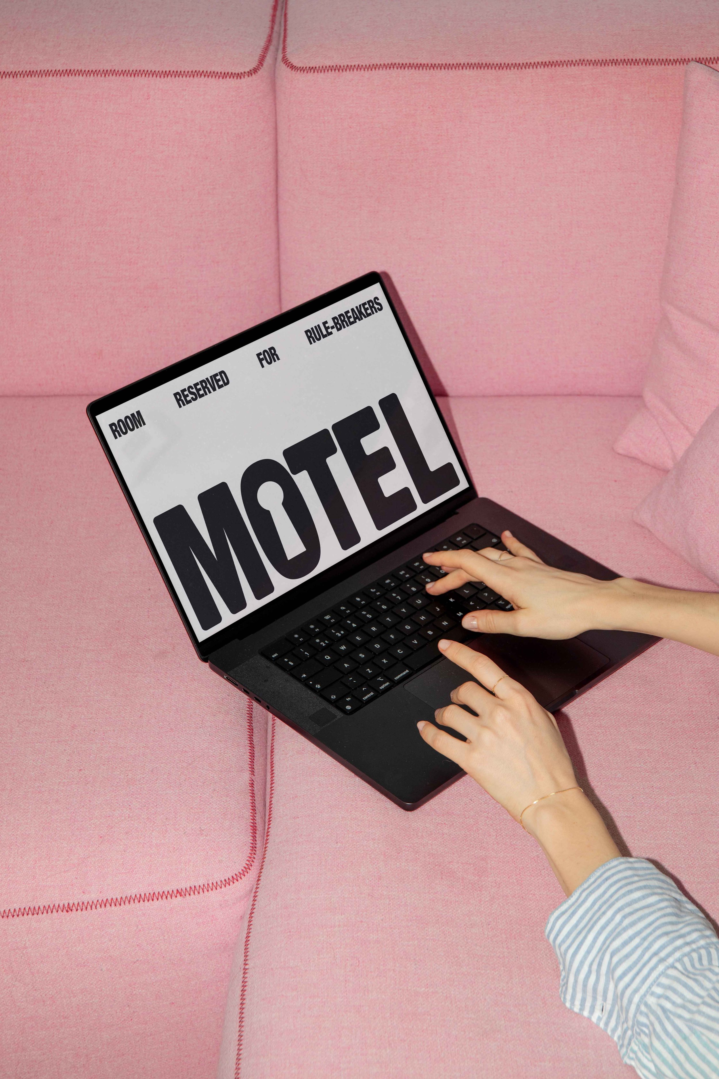 FORMAT_MOTEL_LAPTOP_03b.jpg