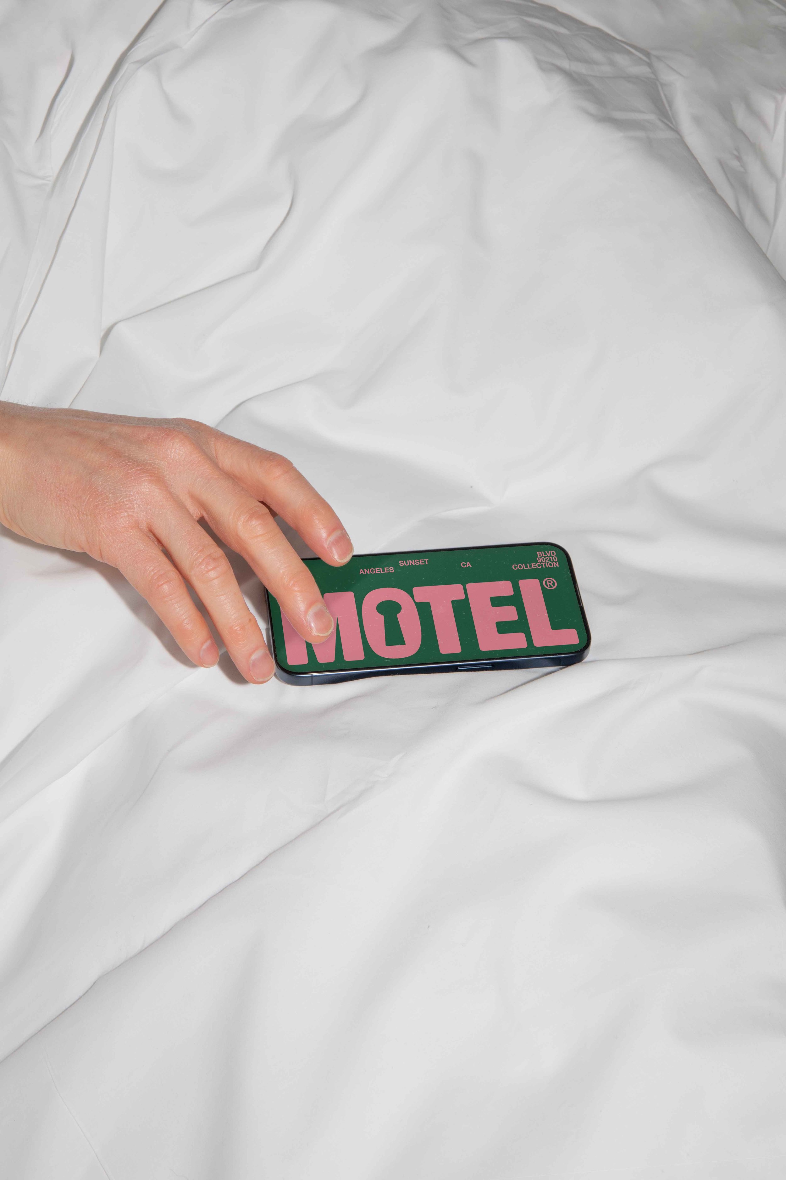 MOTEL SMARTPHONE 01