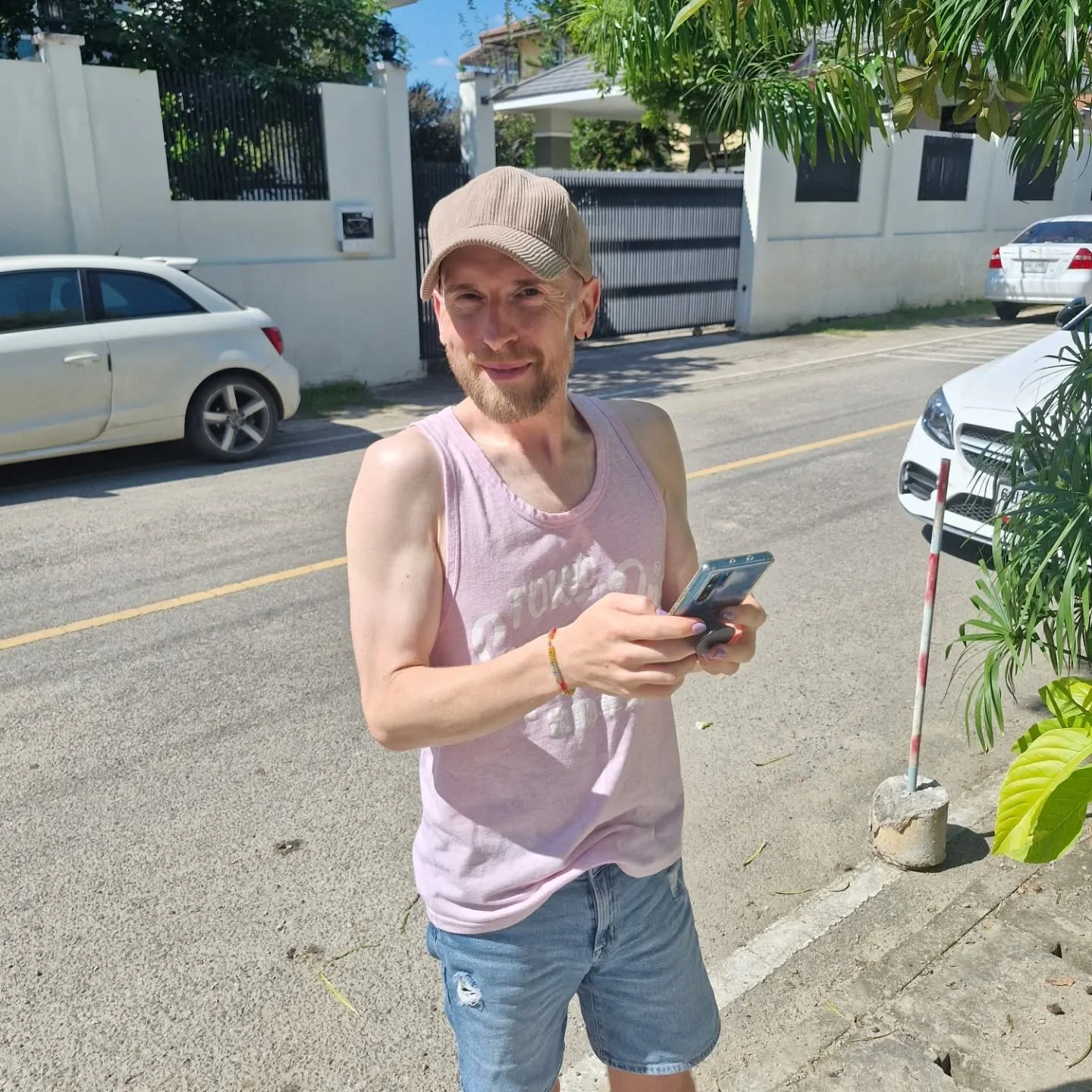 Enjoying a chilled Sunday pottering around my favourite market 🍌🍉🍇 and relaxing in a lovely shady spot 🌴