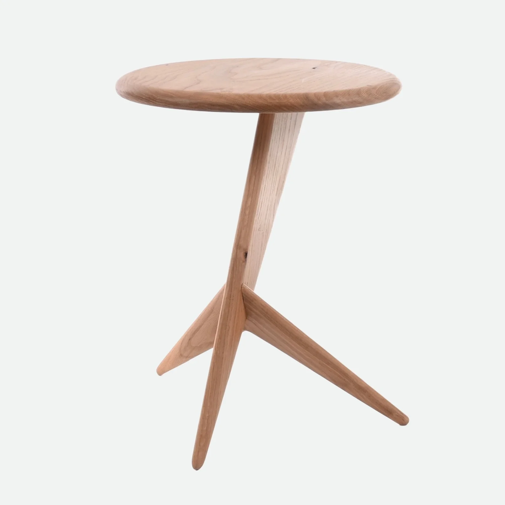 Fin side table – Oak