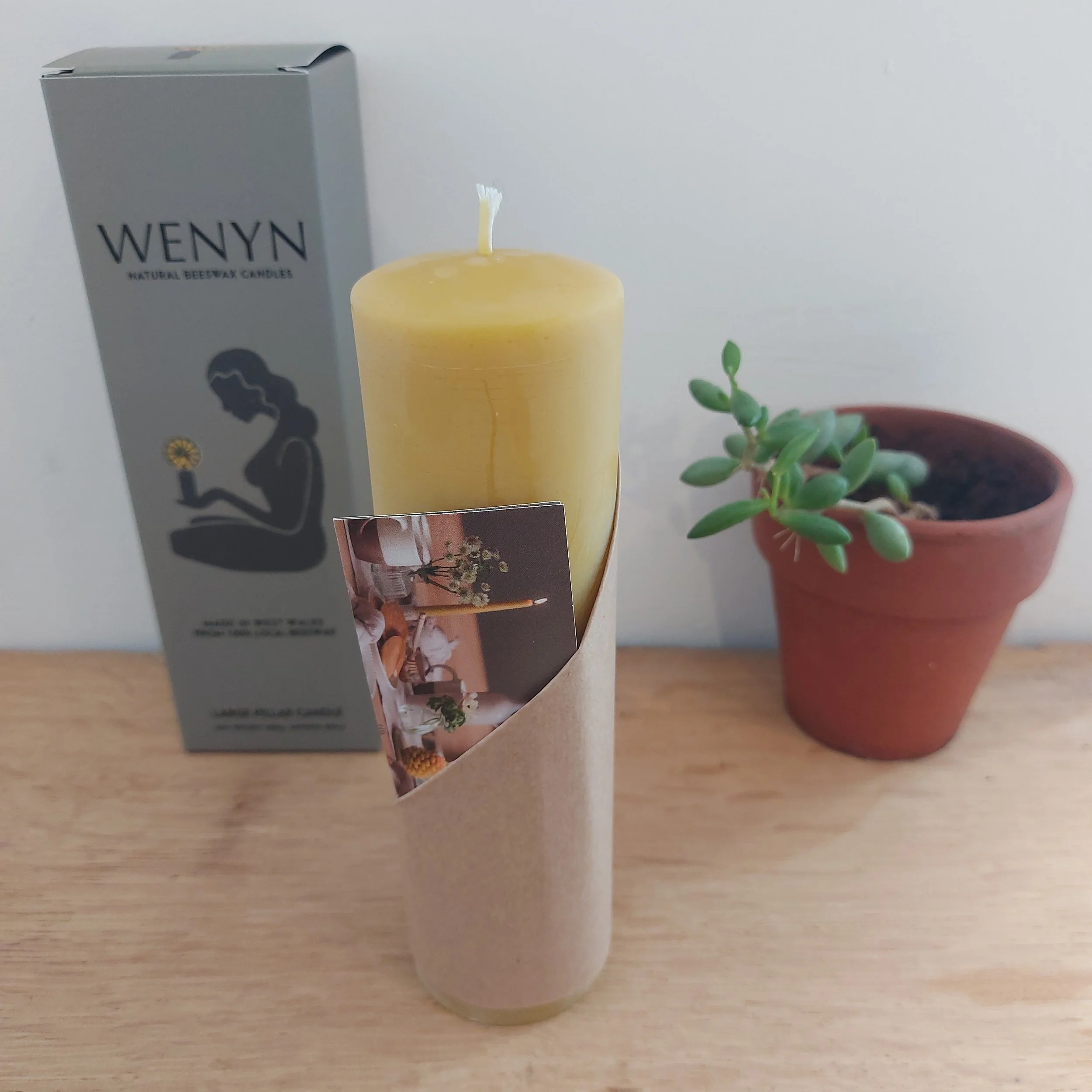 25.10.06 Wenyn pillar candle full.jpg