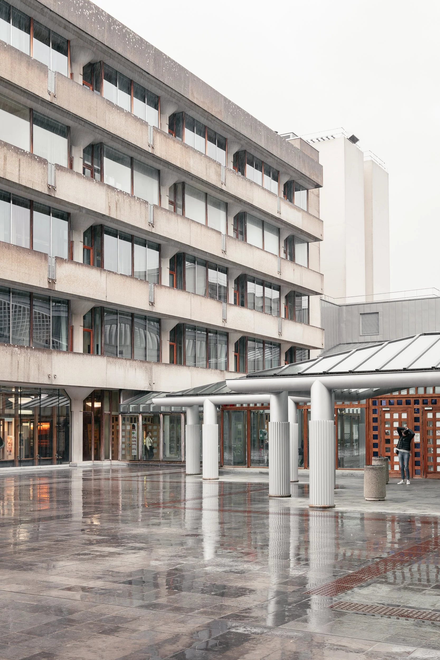 C. Vandenhove - Centre hospitalier universitaire / 1987.