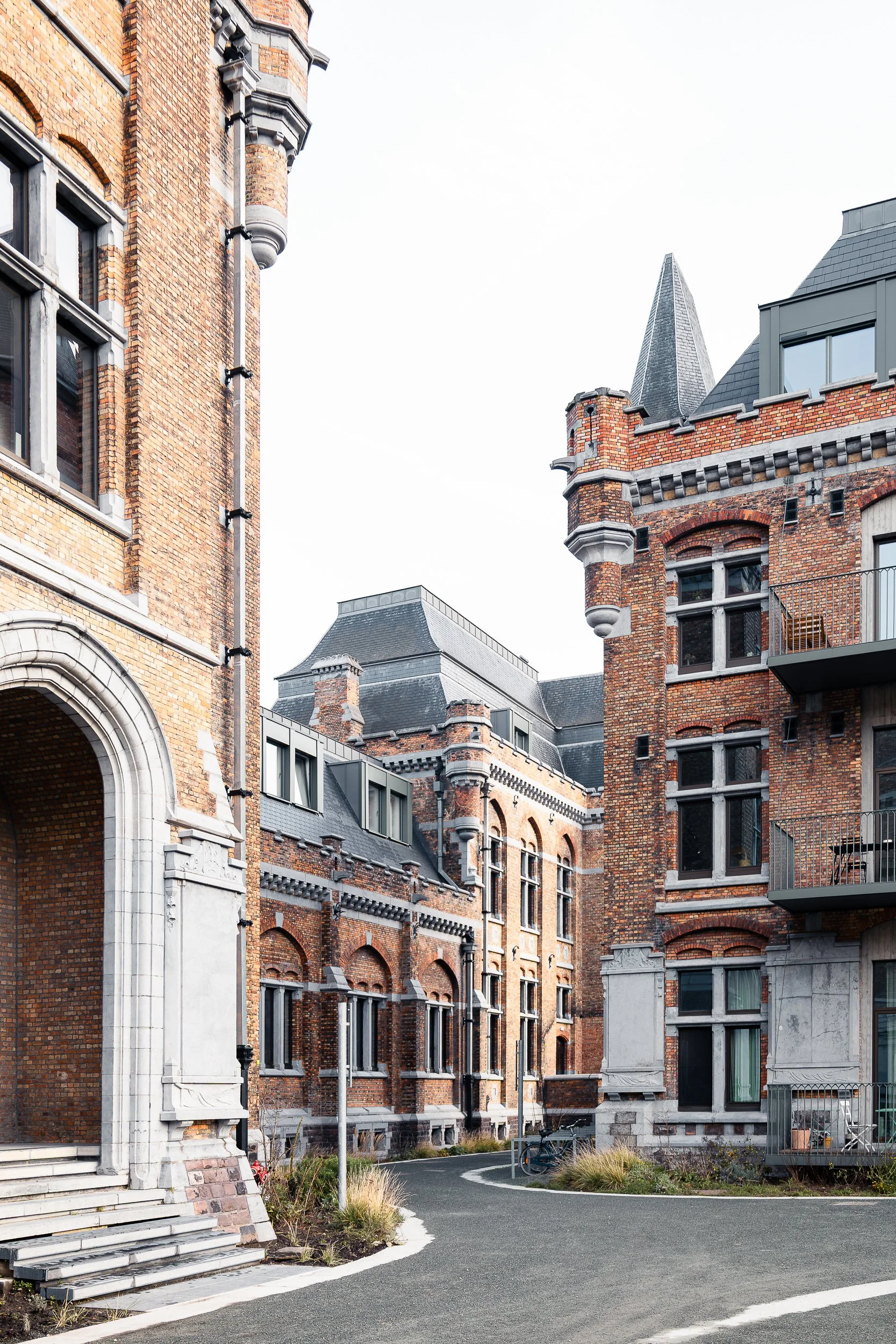 Leopoldskazerne - De Noyette-Geerling / 1906. Sergison-Bates, B2Ai, Spectra, Delva / 2025.