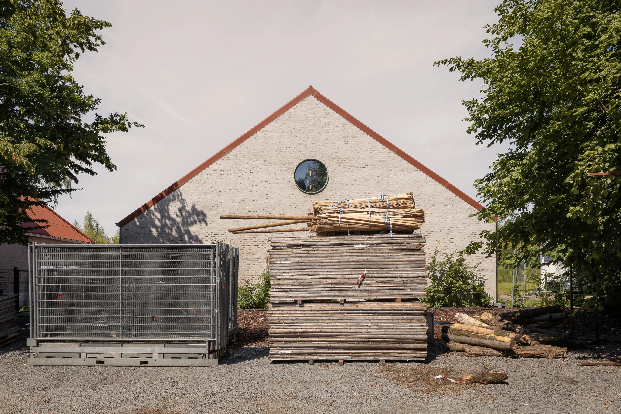 The barn / 2026