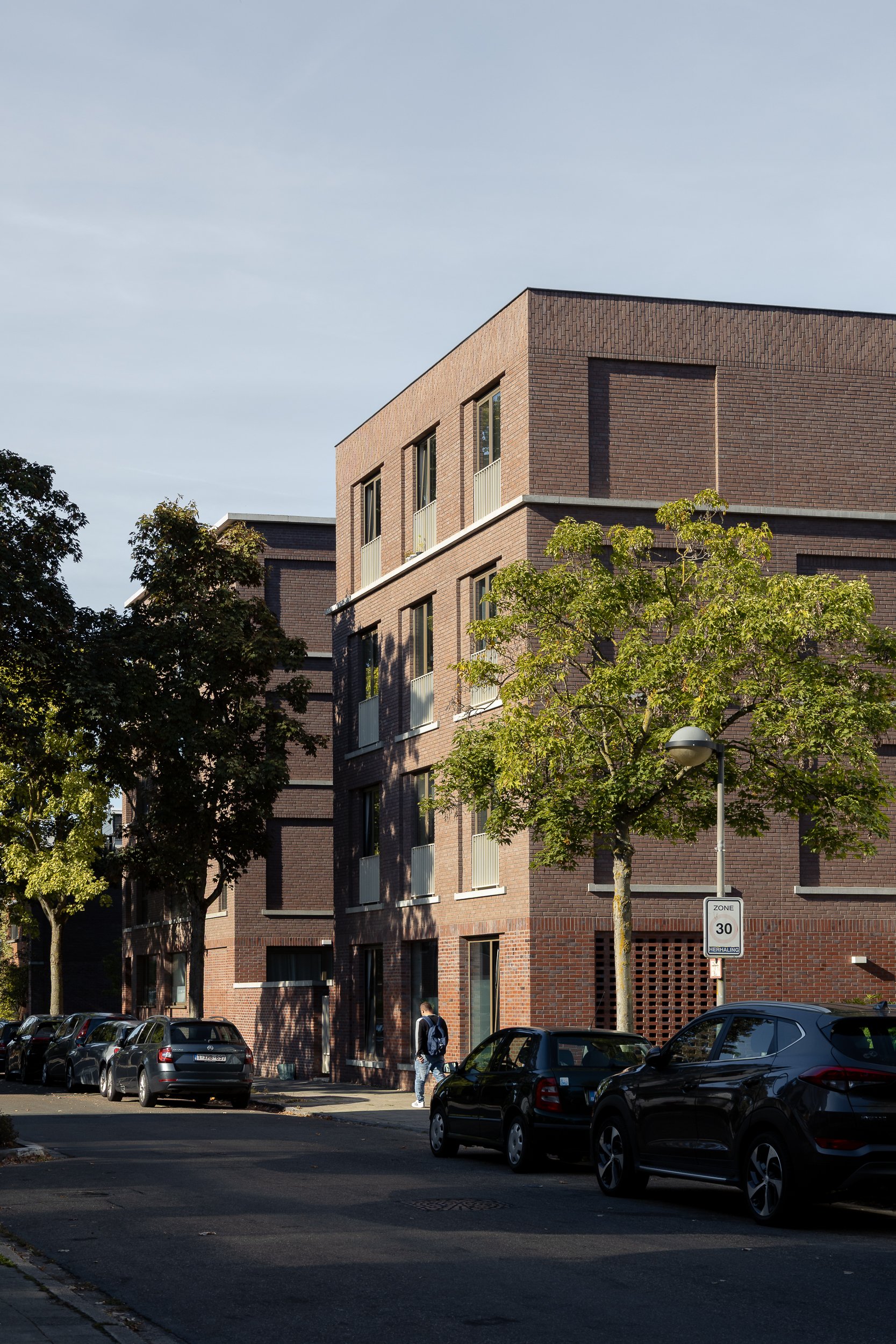 Tell them twins apart.