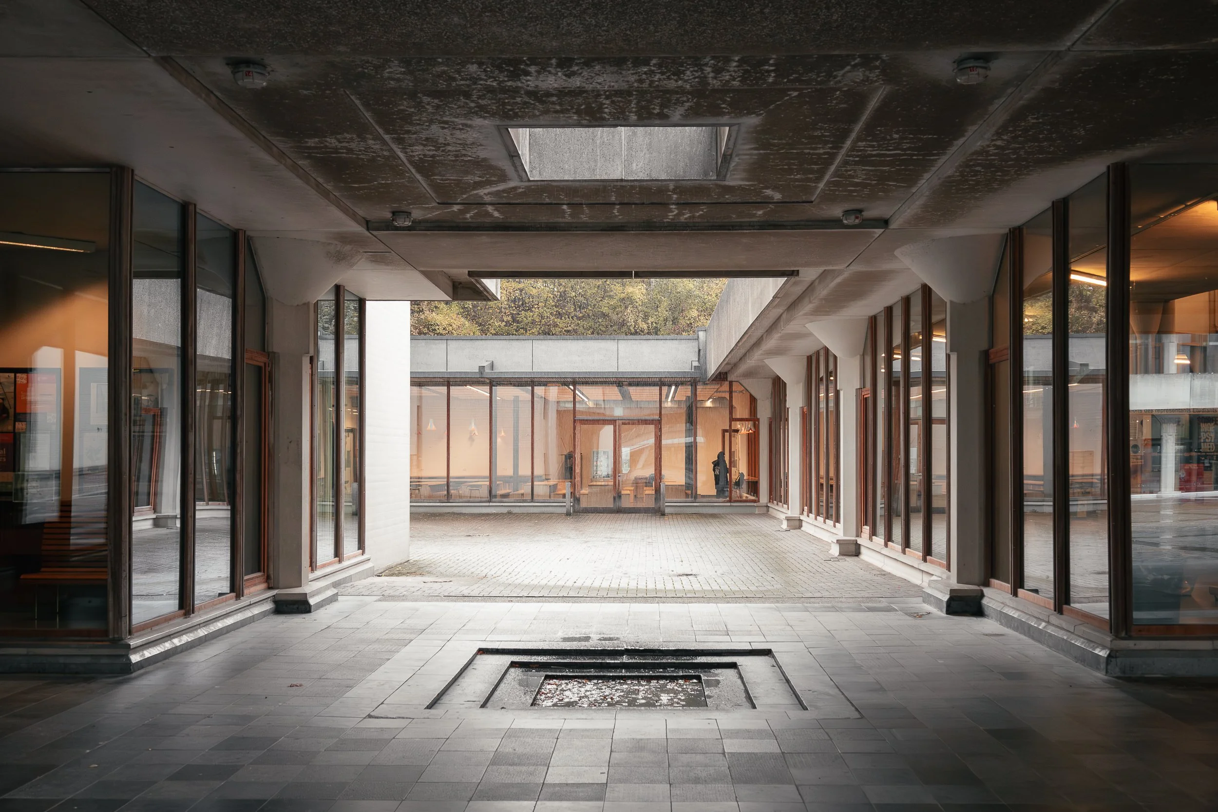 C. Vandenhove - Centre hospitalier universitaire / 1987.