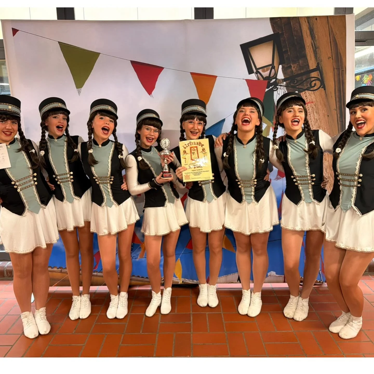 Was war das bitte f&uuml;r ein unfassbarer Tag??!! 🤯
Unser allererstes Turnier und wir stehen am Ende des Tages auf dem Treppchen!!! 🏆
Damit h&auml;tten wir heute nicht gerechnet.
Mehr muss man dazu nicht sagen, die Bilder sprechen f&uuml;r sich. ❤