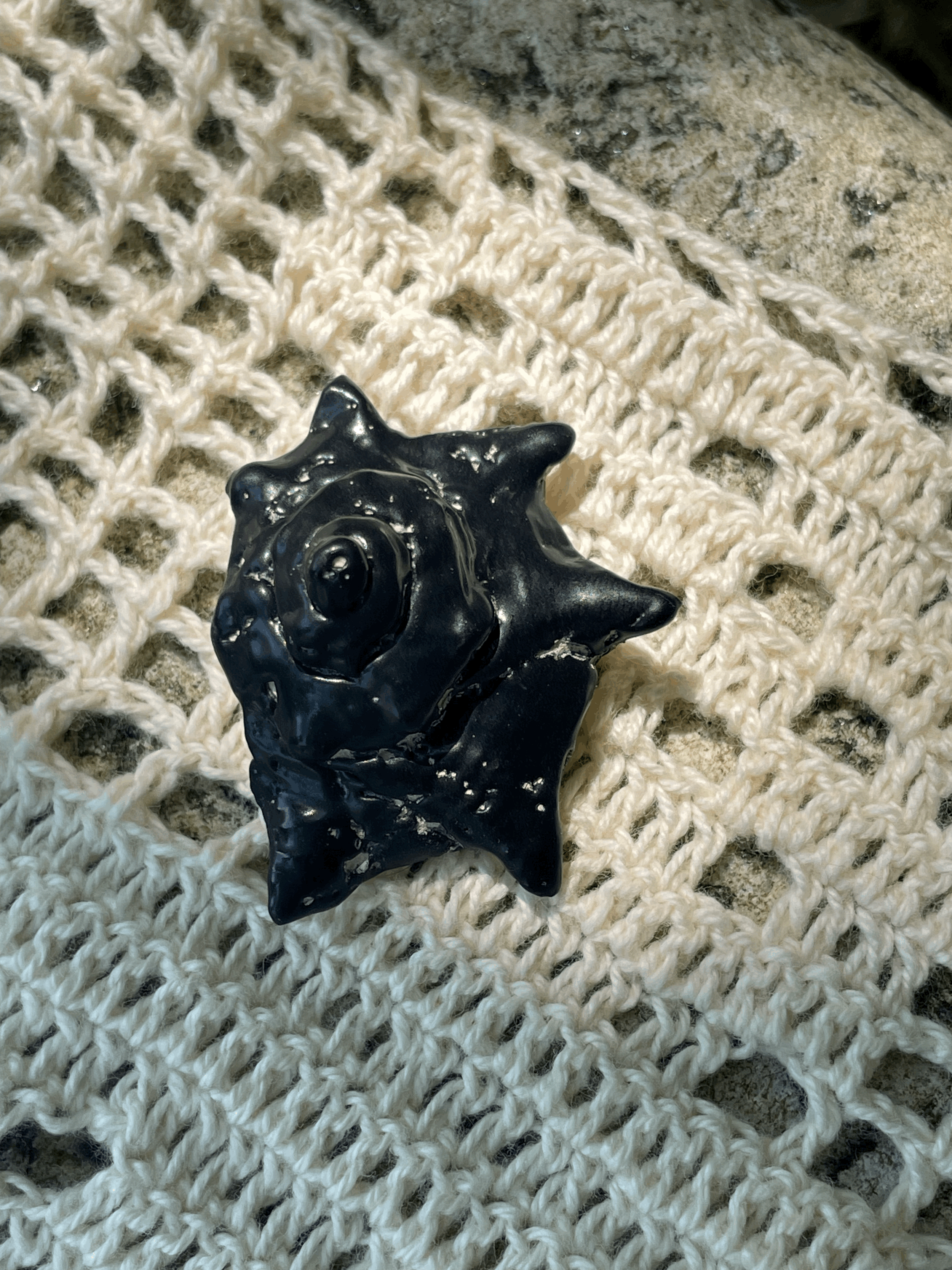 Nera pin