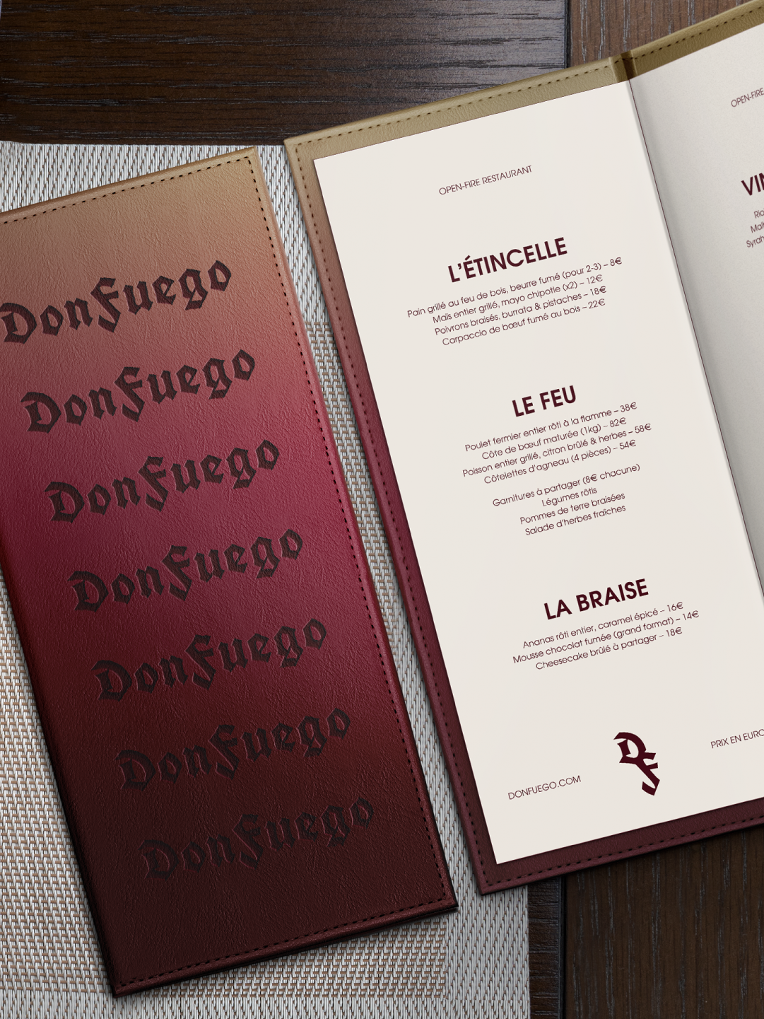 Menu du restaurant et logo typographique de l'identité visuelle sur mesure pour un restaurant concept autour de la cuisson au feu de bois — direction artistique et identité visuelle réalisés par le studio de design graphique lapousse.