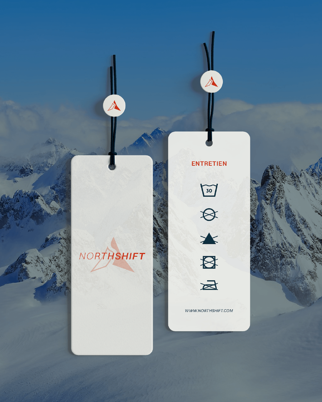 Étiquette pour les vêtements de ski  de la marque de l'identité visuelle de NORTHSHIFT réalisé par le studio indépendant lapousse.