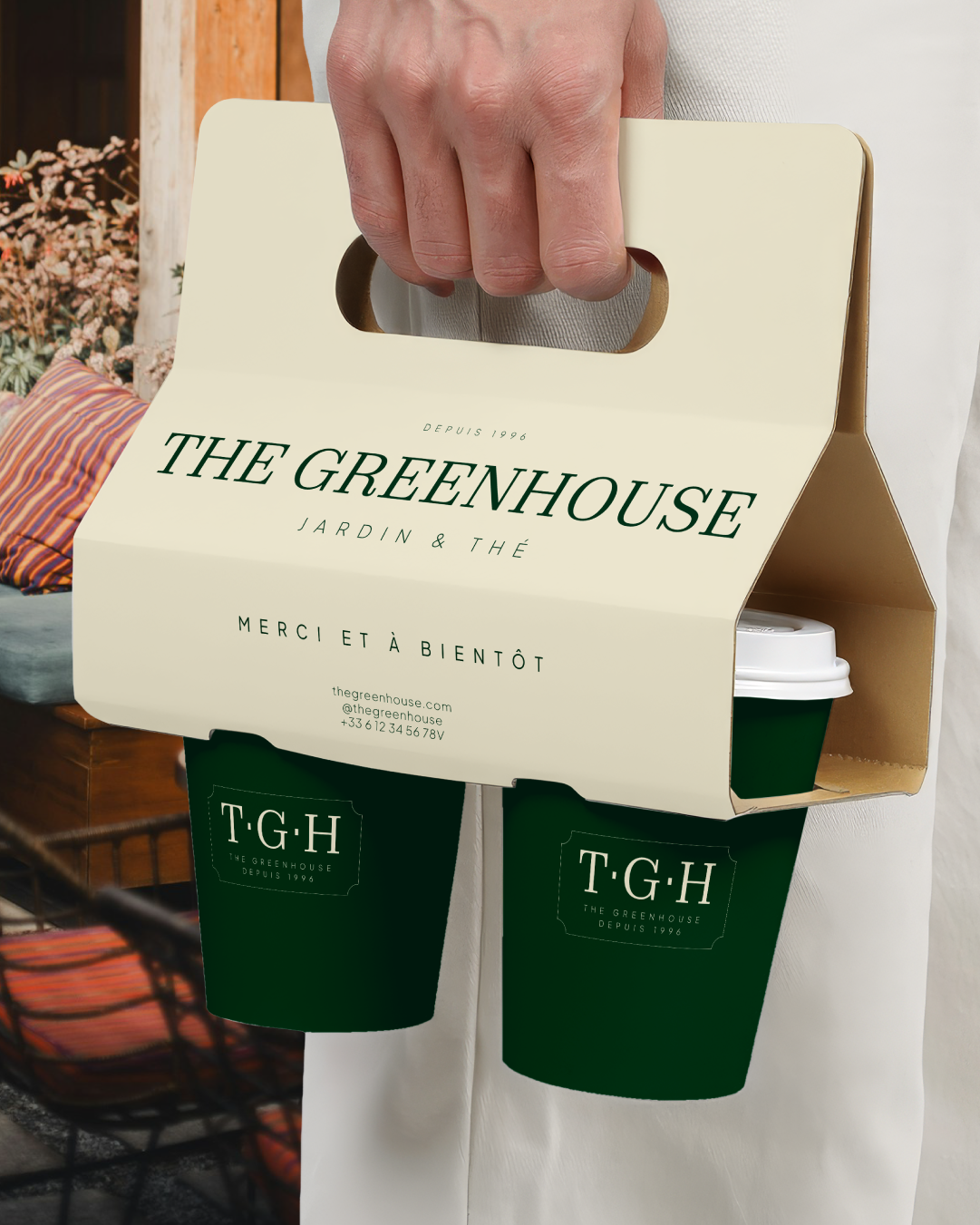 Packaging d'un porte tasse et tea cup à emporter de l'identité visuelle de THE GREENHOUSE réalisé par le studio de création lapousse.