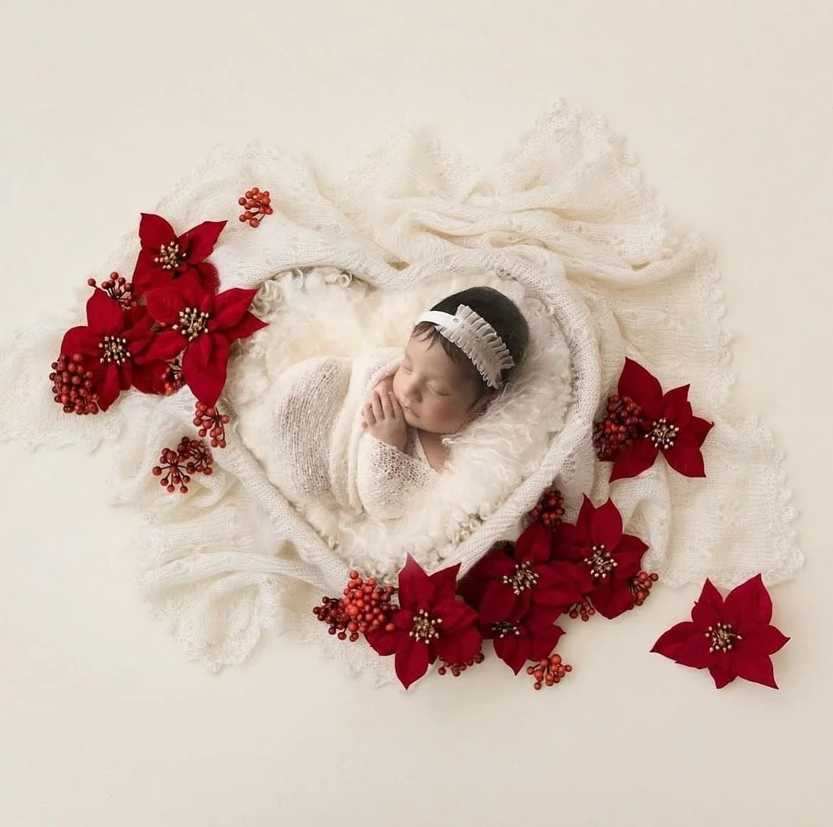 The tiniest gift, wrapped in love 🎁✨

There&rsquo;s nothing more magical than a baby&rsquo;s first Christmas, and I&rsquo;m here to capture it in the most timeless, heart-warming way.

My Newborn Christmas Sessions are now open. They are separate fr