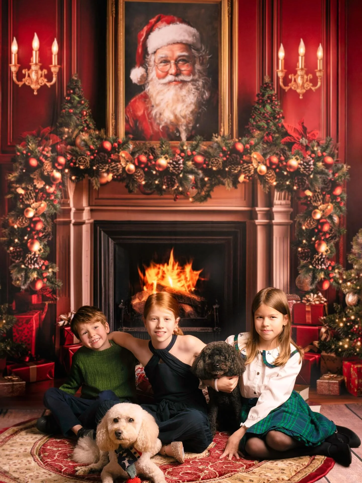 The glow of Christmas, the comfort of togetherness, and the kind of joy that only childhood brings.
A little magic, frozen in time. ✨❤️

#christmasphotoshoot #christmasportraits #holidaymemories #festivemagic #seasonalportraits #childrenphotography #