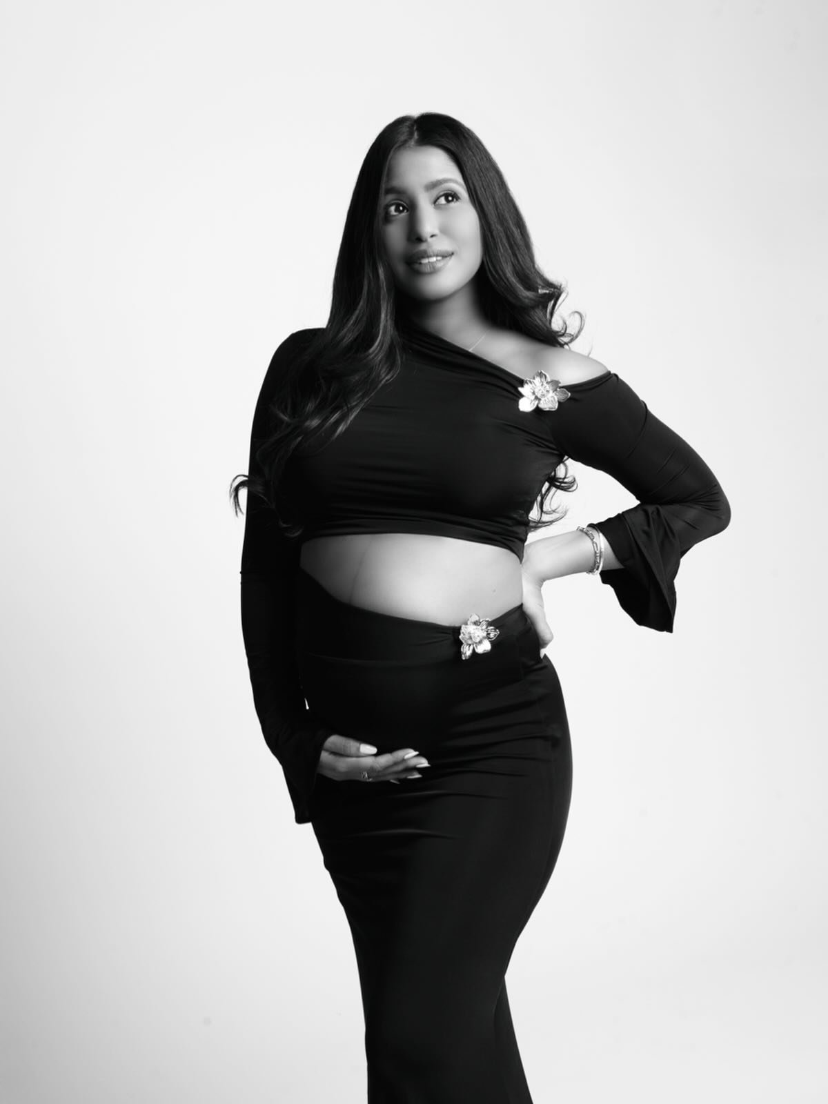 I&rsquo;m always amazed by how each session brings its own unique energy.
This one had a serene, graceful feel - elegant, sweet, natural, and beautifully understated.
An absolute pleasure to photograph. 

#portraitphotography #surreyphotographer #lon