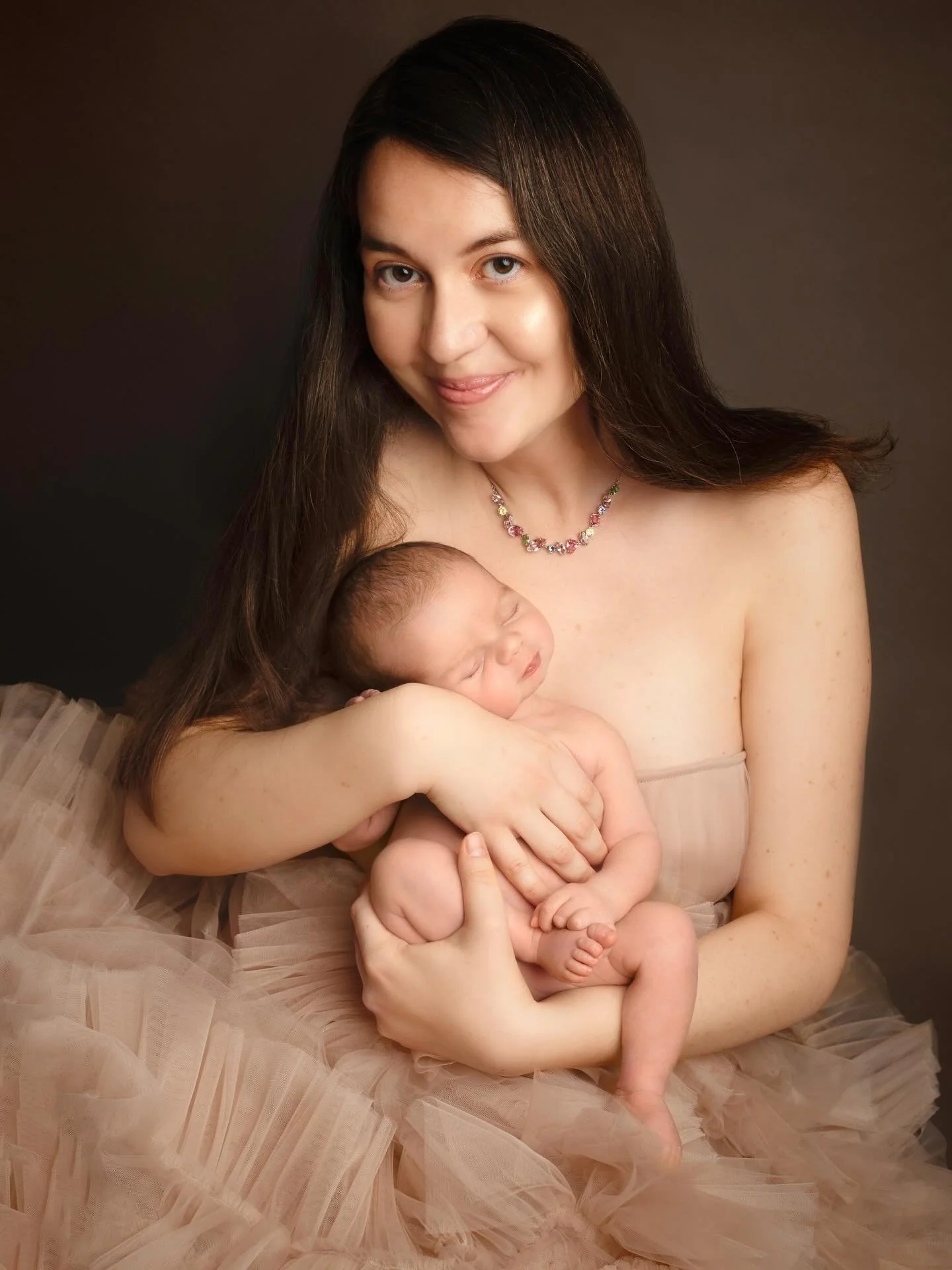 Unhurried. Baby-led. Calm and safe.
Every newborn session is created so parents can relax and babies can stay deeply settled.

If you&rsquo;re expecting and dreaming of timeless newborn portraits, I&rsquo;d love to welcome you 🤍

#newbornphotography