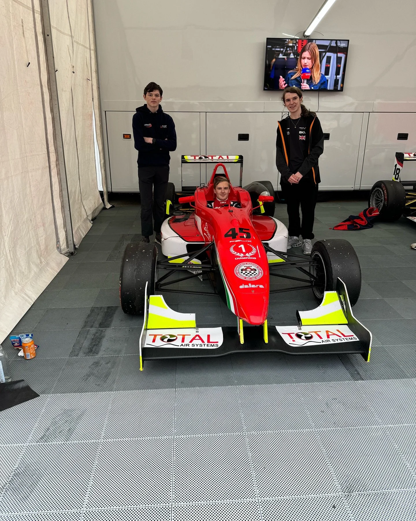 A brilliant day at Silverstone watching @felixbaggott perform a mega drive to get 2nd place 🥈 
A huge congrats on the podium. 
It was a brilliant day to come and watch fern GP perform so well in such an amazing race. 
Thankyou so much to @felixbaggo