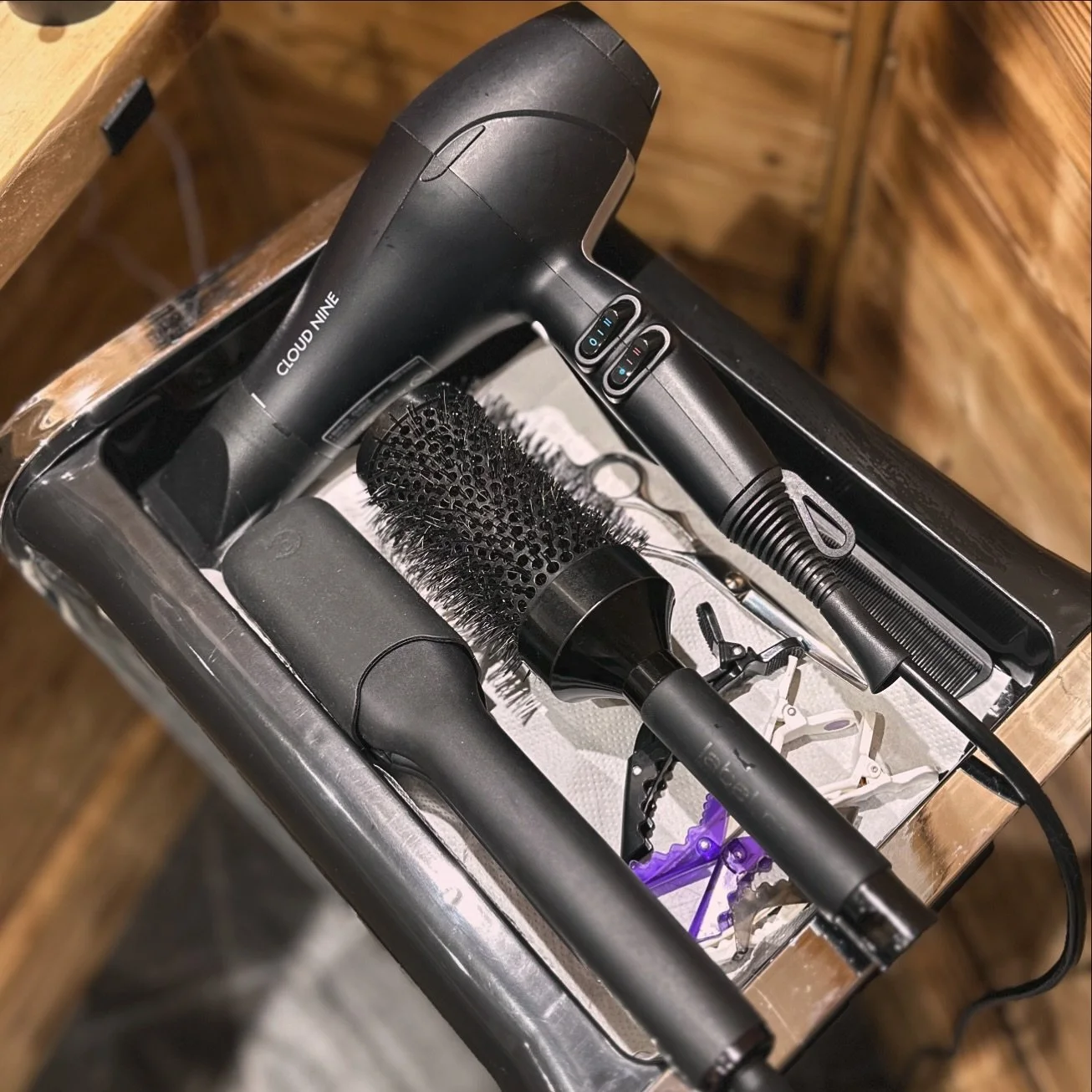 🎀 A satisfying set up, prepped for a haircut. 💖 

To book your next hair appointment, go to www.danniellesusanhair.co.uk 💫

#danniellesusanhair #cloudninehair #haircut #hairdresser #berkhamsted #hertfordshirehairstylist #berkhamstedhair #hairstudi