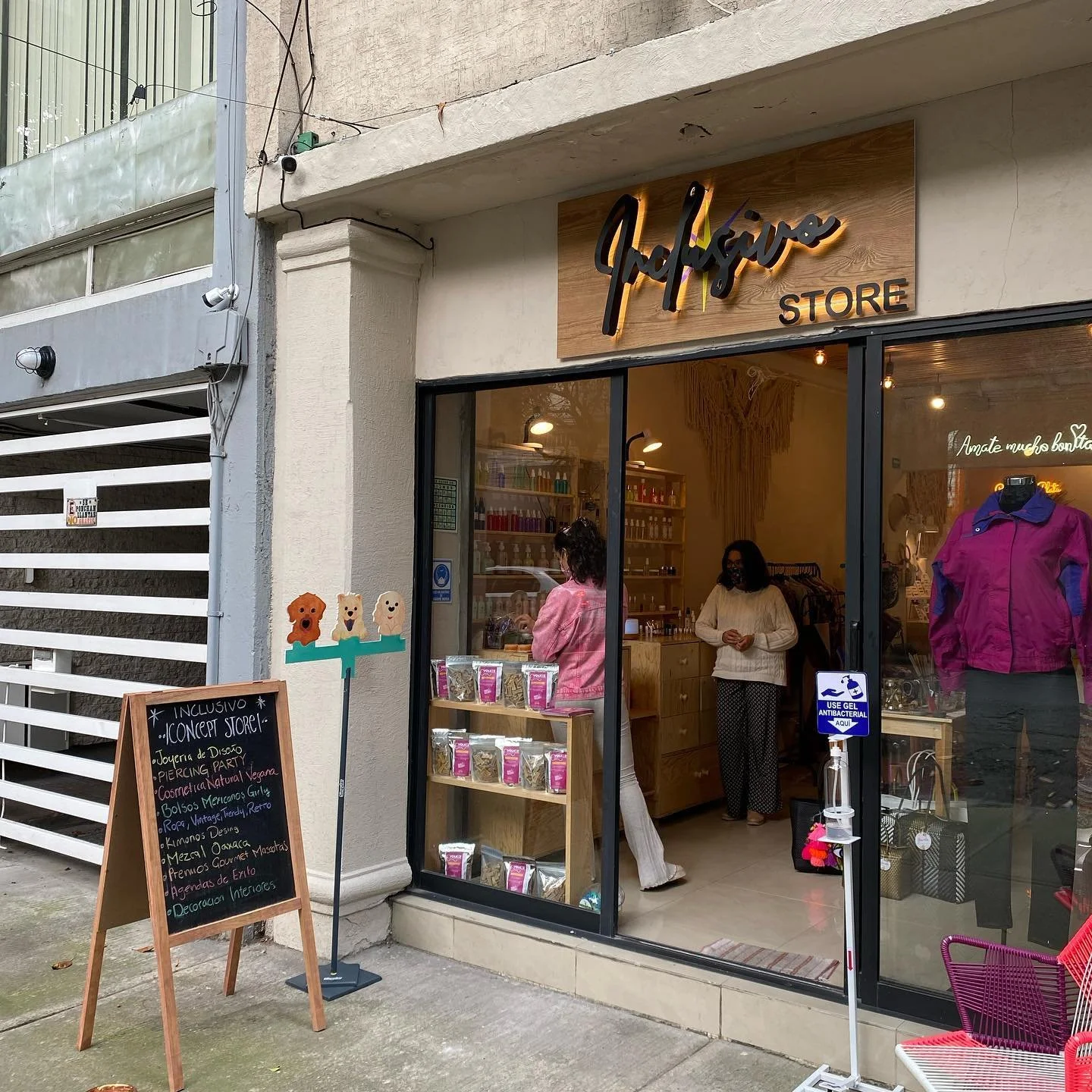 Estamos muy contentos y agradecidos de tener nuestro primer punto de venta en @inclusivo.store 

Podr&aacute;n encontrar todos nuestros productos: camas, cobijas, bandanas, pecheras, hoodies y m&aacute;s!

Nos vemos de Martes a Domingo de 11 am a 8 p