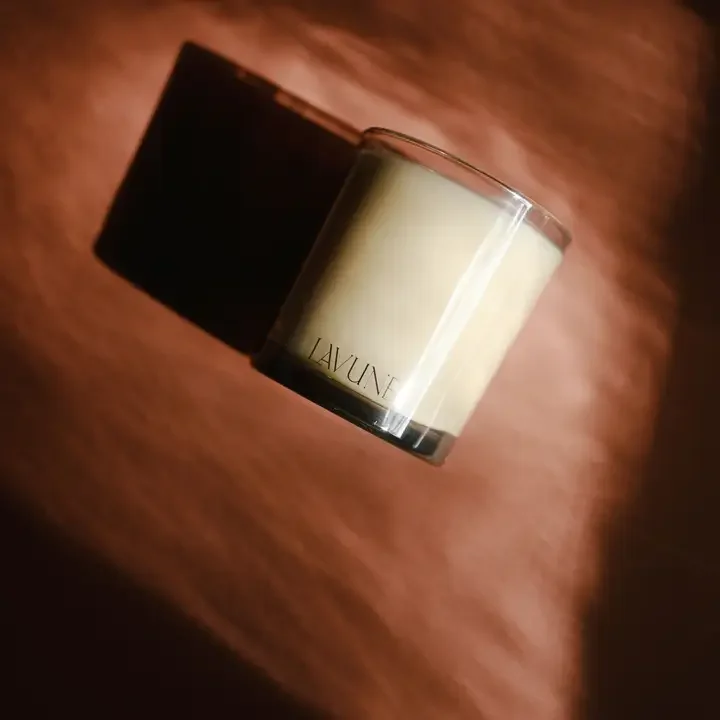 2N˚09 Santal Candle | Luxurious Sandalwood & Cedarwood2.webp