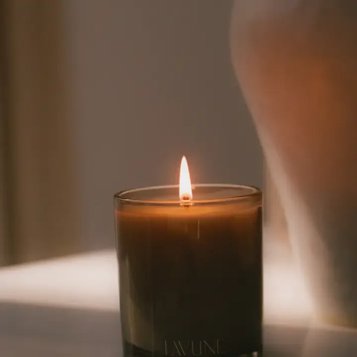 N˚09 Santal Candle | Luxurious Sandalwood & Cedarwood3.webp
