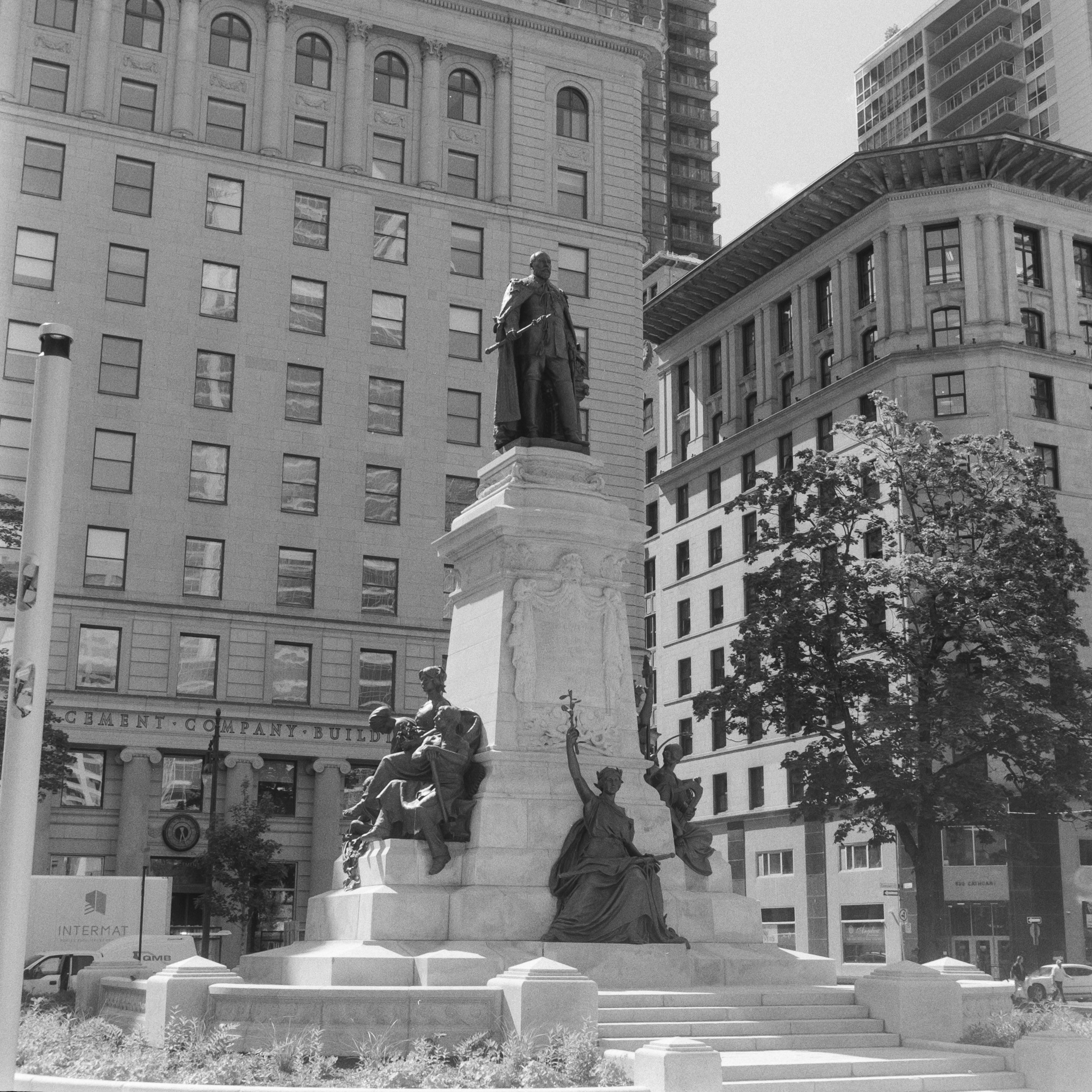 Edward VII | Square Phillips, Montréal