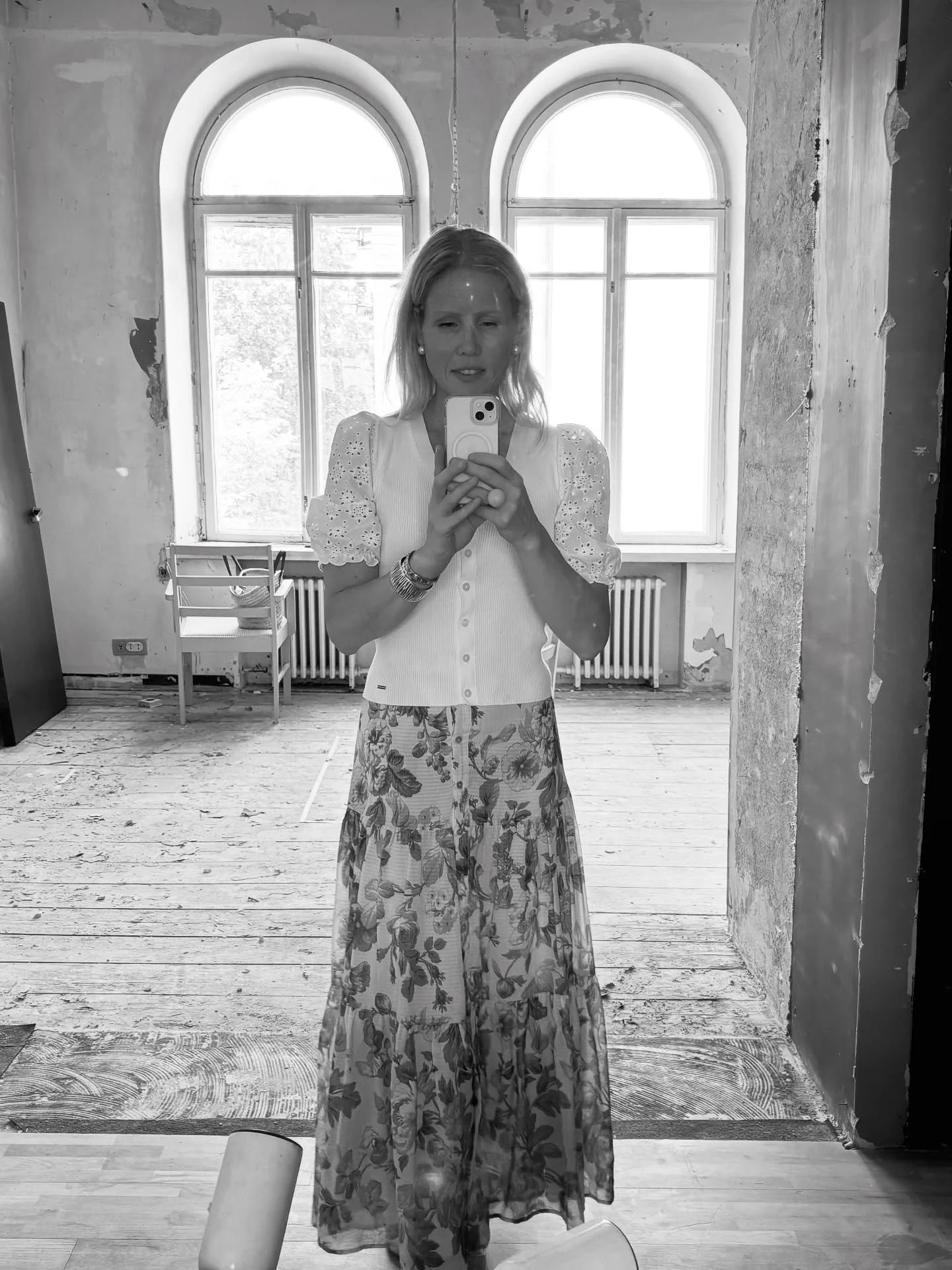 Paluu arkeen ja ensimm&auml;isen&auml; ty&ouml;maak&auml;ynnille 🌸 Heti eteisess&auml; pist&auml;&auml; silm&auml;&auml;n purettu alakatto,  huonekorkeus kasvanut huimat 125 cm 🫶🏻

Saa ihmetell&auml;, mik&auml; mahtoi olla aikoinaan syyn&auml; til