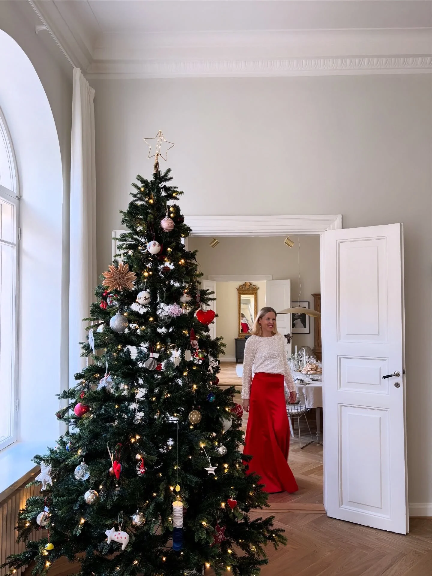 Oikein ihanaa joulua kaikille ❤️ En riktigt god jul✨T&auml;&auml;ll&auml; viimeiset jouluvalmistelut k&auml;ynniss&auml; ~ kohta saa pys&auml;hty&auml; ja nauttia joulun taikaa🎄
#merrychristmas😘