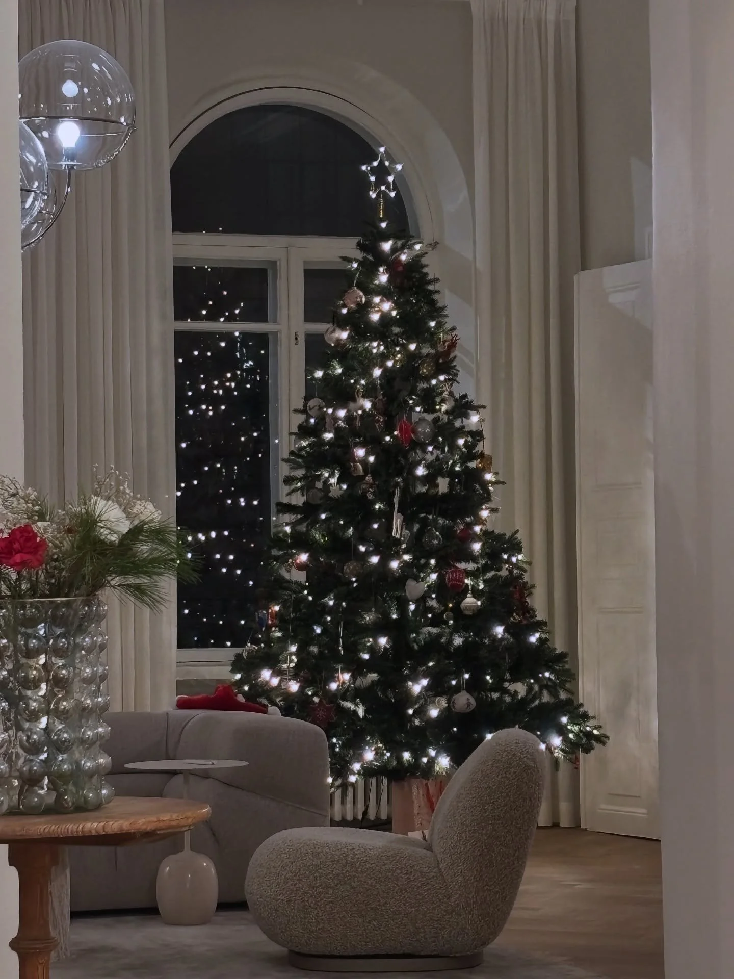 Last three days ✨
Herkkuja, tuoksuja, pieni&auml; sisustusjuttuja, punainen hame ja tunnelmavaloja. Ulkoilua ja jooa auringonpaistetta ~ vain lumi j&auml;i puuttumaan. Ihanin perinteinen joulu ❤️